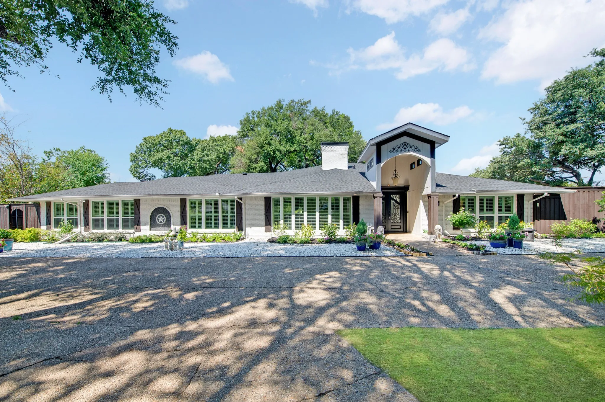 Single Family Residence For Sale in Dallas County , 14087 Brookridge Drive, Dallas, Texas 75240, 5 Bedroom, 4 Bathroom, 2 Garage spaces, 4,600 Sqft, built in 1960, mls#21357249, Real Estate Agent in Dallas, Homes For Sale in Dallas county, Homes For Sale in Dallas, Realtor in Dallas Texas, Real Estate Brokerage Independent Realty Texas, Luminita Cordes Realtor