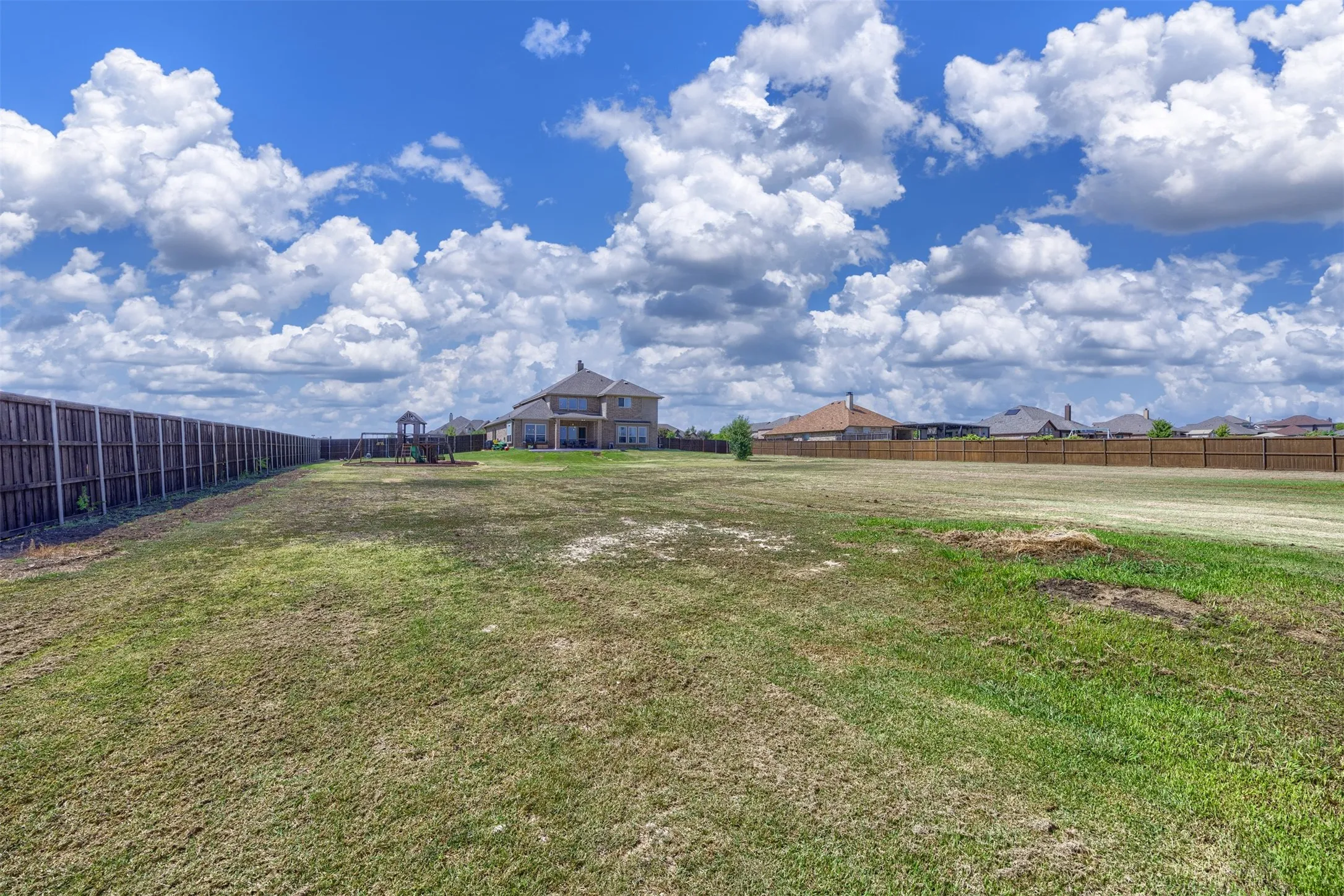 Single Family Residence For Sale in Ellis County , 8871 Etta Court, Waxahachie, Texas 75167, 5 Bedroom, 4 Bathroom, 3 Garage spaces, 3,292 Sqft, built in 2018, mls#21354768, Real Estate Agent in Waxahachie, Homes For Sale in Ellis county, Homes For Sale in Waxahachie, Realtor in Waxahachie Texas, Real Estate Brokerage Independent Realty Texas, Luminita Cordes Realtor