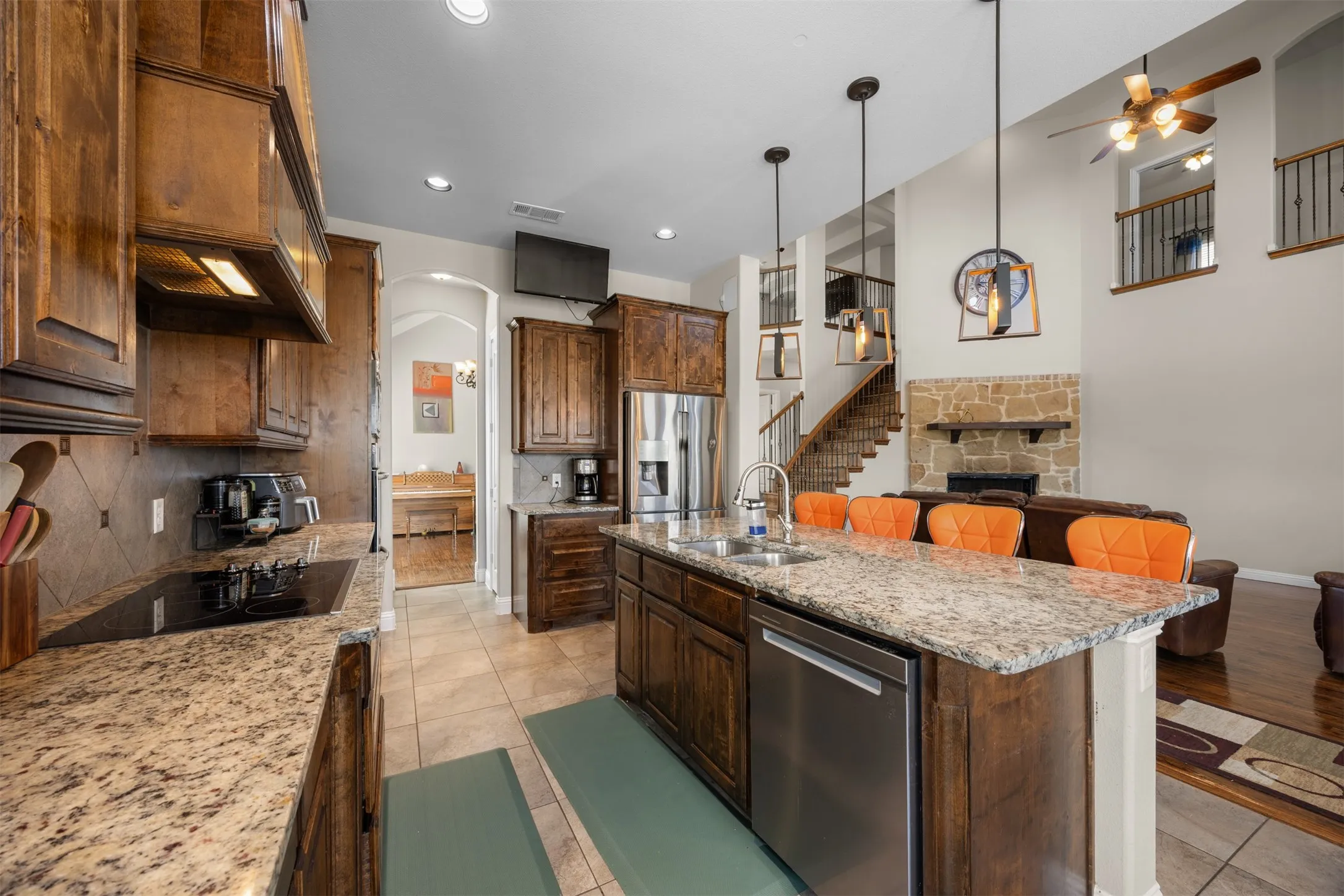 Single Family Residence For Sale in Ellis County , 8871 Etta Court, Waxahachie, Texas 75167, 5 Bedroom, 4 Bathroom, 3 Garage spaces, 3,292 Sqft, built in 2018, mls#21354768, Real Estate Agent in Waxahachie, Homes For Sale in Ellis county, Homes For Sale in Waxahachie, Realtor in Waxahachie Texas, Real Estate Brokerage Independent Realty Texas, Luminita Cordes Realtor