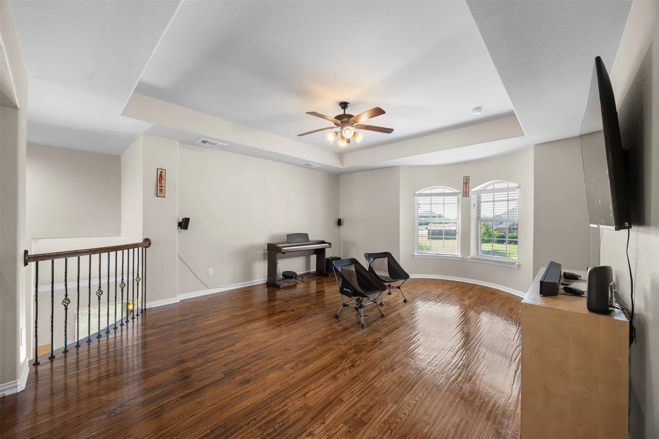 Single Family Residence For Sale in Ellis County , 8871 Etta Court, Waxahachie, Texas 75167, 5 Bedroom, 4 Bathroom, 3 Garage spaces, 3,292 Sqft, built in 2018, mls#21354768, Real Estate Agent in Waxahachie, Homes For Sale in Ellis county, Homes For Sale in Waxahachie, Realtor in Waxahachie Texas, Real Estate Brokerage Independent Realty Texas, Luminita Cordes Realtor