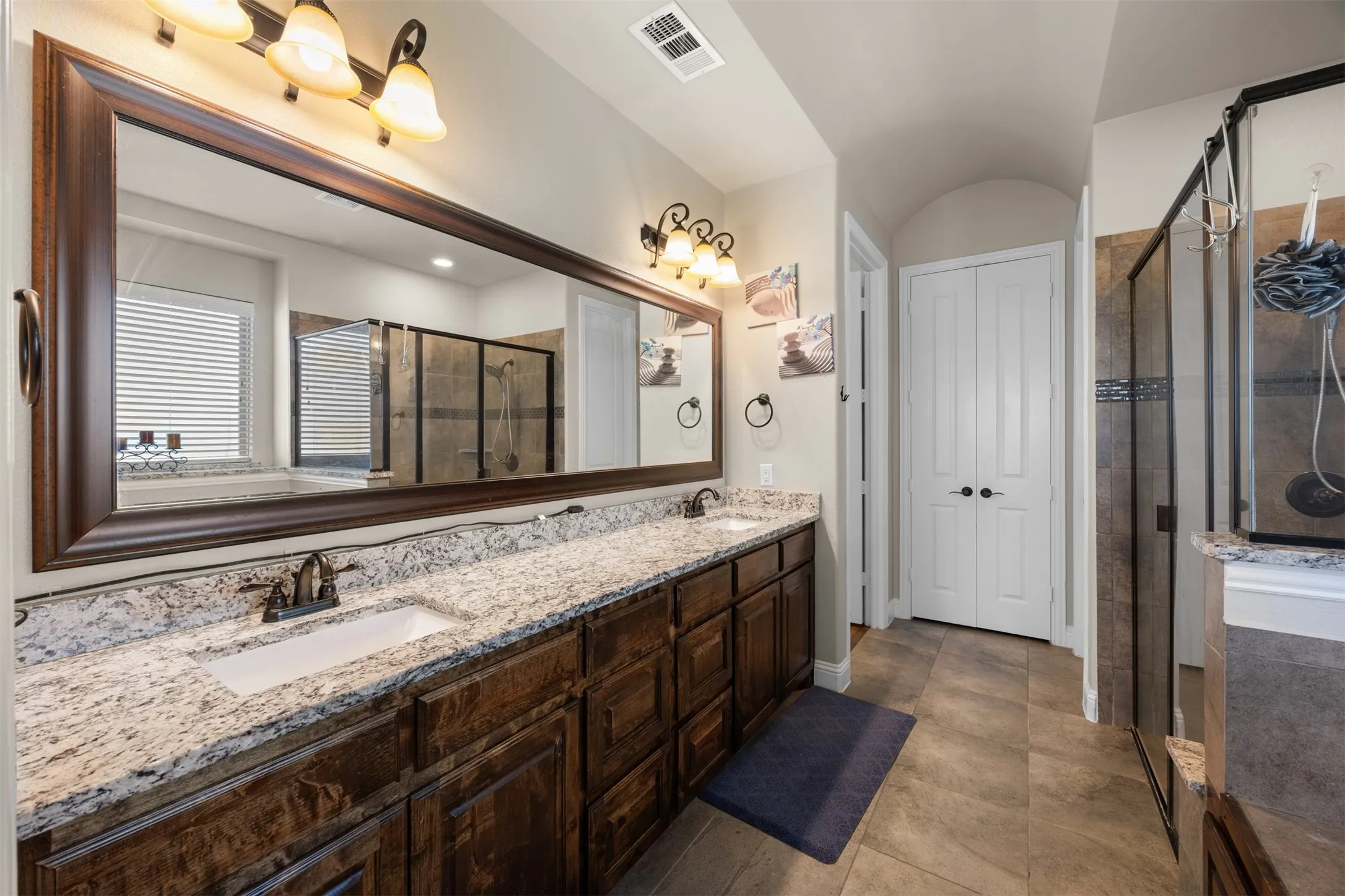 Single Family Residence For Sale in Ellis County , 8871 Etta Court, Waxahachie, Texas 75167, 5 Bedroom, 4 Bathroom, 3 Garage spaces, 3,292 Sqft, built in 2018, mls#21354768, Real Estate Agent in Waxahachie, Homes For Sale in Ellis county, Homes For Sale in Waxahachie, Realtor in Waxahachie Texas, Real Estate Brokerage Independent Realty Texas, Luminita Cordes Realtor