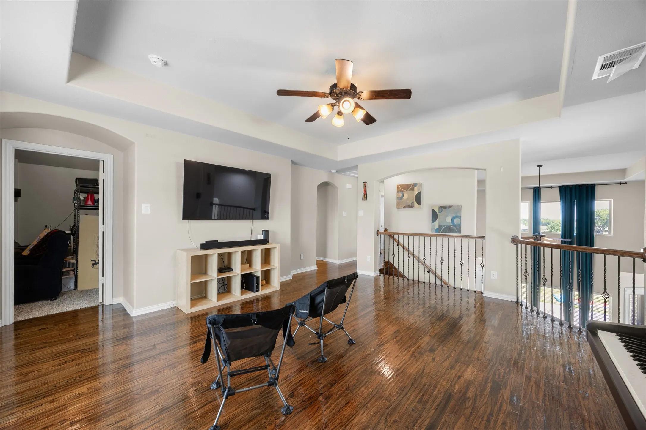 Single Family Residence For Sale in Ellis County , 8871 Etta Court, Waxahachie, Texas 75167, 5 Bedroom, 4 Bathroom, 3 Garage spaces, 3,292 Sqft, built in 2018, mls#21354768, Real Estate Agent in Waxahachie, Homes For Sale in Ellis county, Homes For Sale in Waxahachie, Realtor in Waxahachie Texas, Real Estate Brokerage Independent Realty Texas, Luminita Cordes Realtor