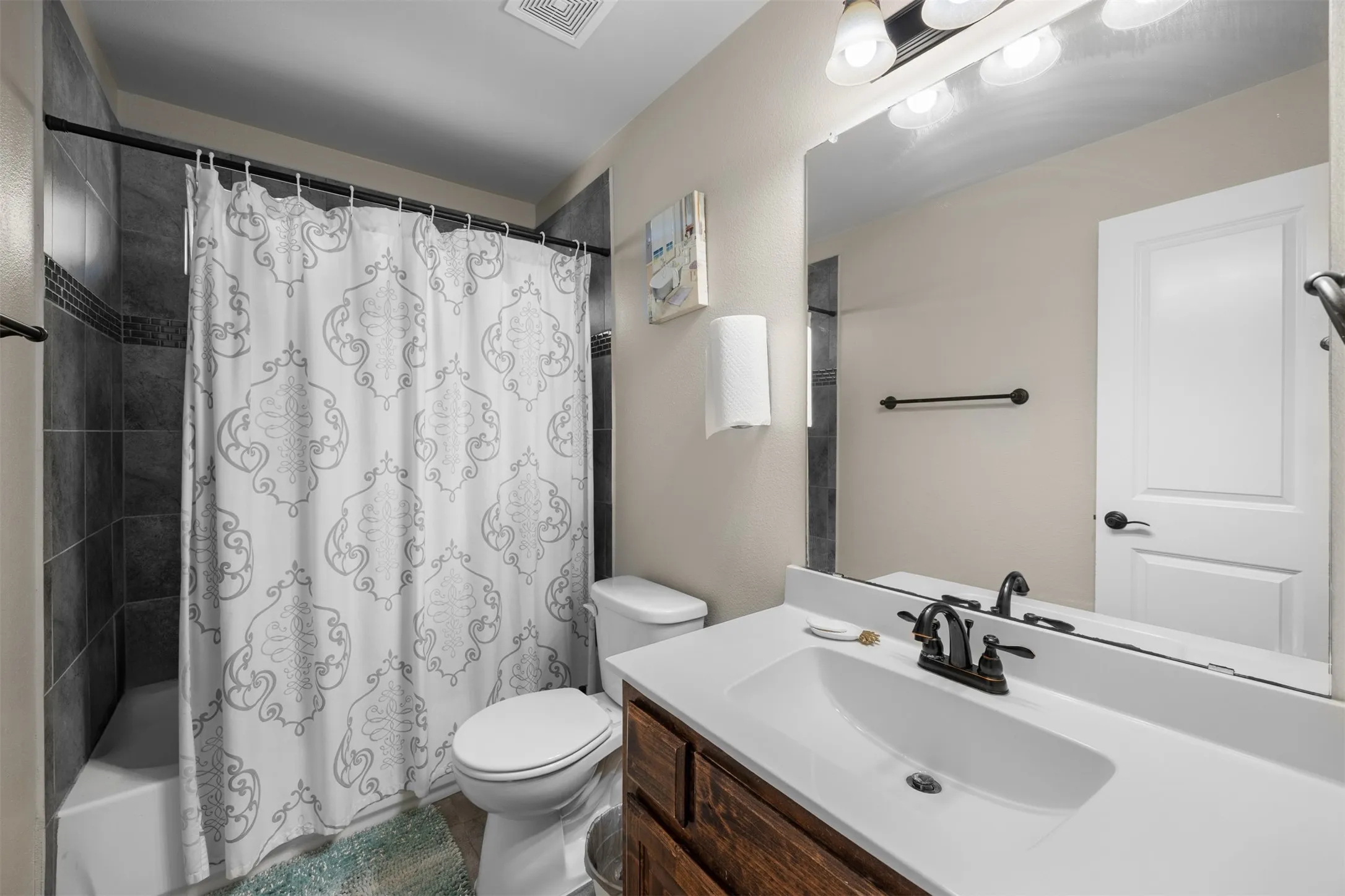 Single Family Residence For Sale in Ellis County , 8871 Etta Court, Waxahachie, Texas 75167, 5 Bedroom, 4 Bathroom, 3 Garage spaces, 3,292 Sqft, built in 2018, mls#21354768, Real Estate Agent in Waxahachie, Homes For Sale in Ellis county, Homes For Sale in Waxahachie, Realtor in Waxahachie Texas, Real Estate Brokerage Independent Realty Texas, Luminita Cordes Realtor