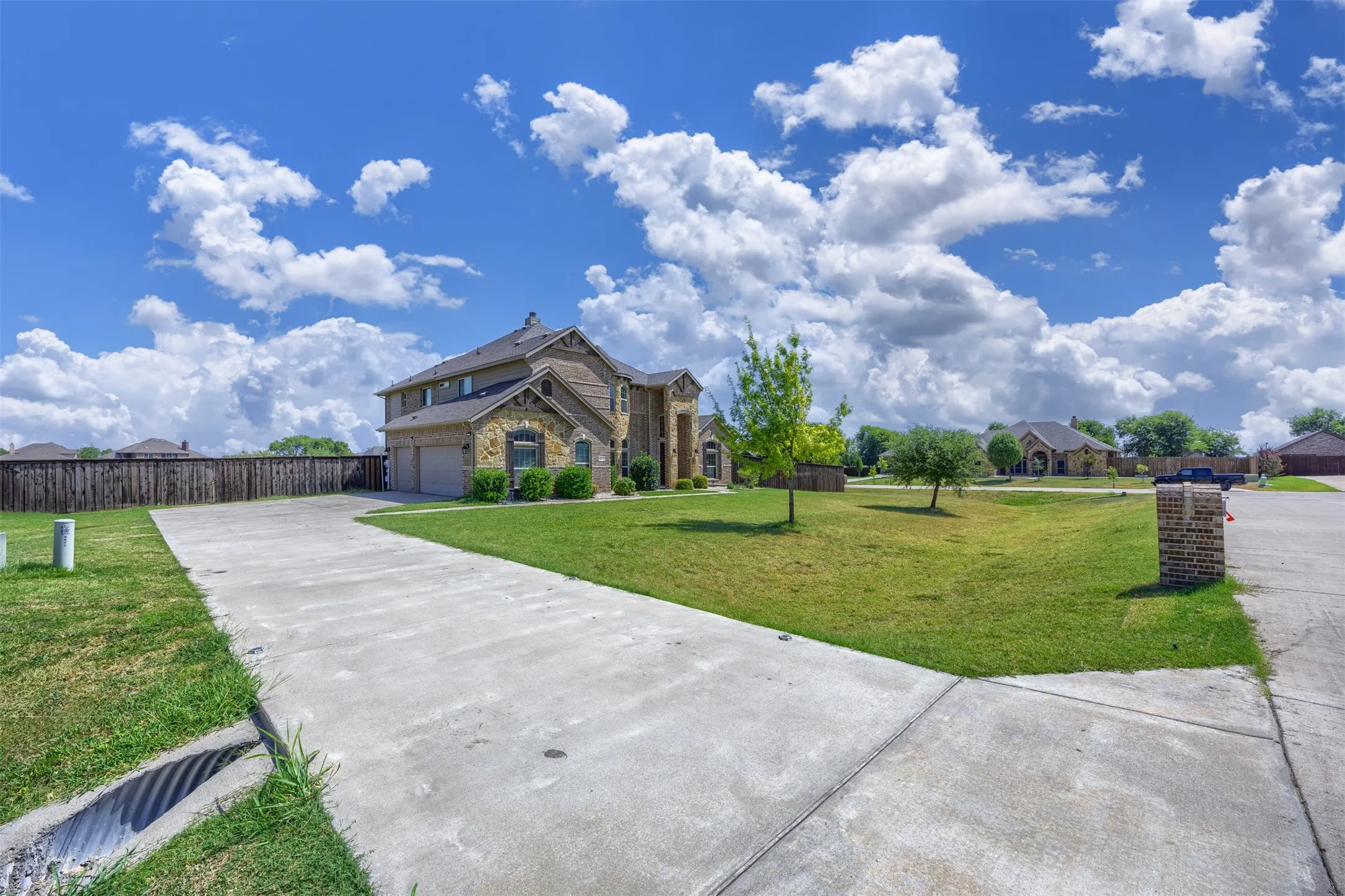 Single Family Residence For Sale in Ellis County , 8871 Etta Court, Waxahachie, Texas 75167, 5 Bedroom, 4 Bathroom, 3 Garage spaces, 3,292 Sqft, built in 2018, mls#21354768, Real Estate Agent in Waxahachie, Homes For Sale in Ellis county, Homes For Sale in Waxahachie, Realtor in Waxahachie Texas, Real Estate Brokerage Independent Realty Texas, Luminita Cordes Realtor