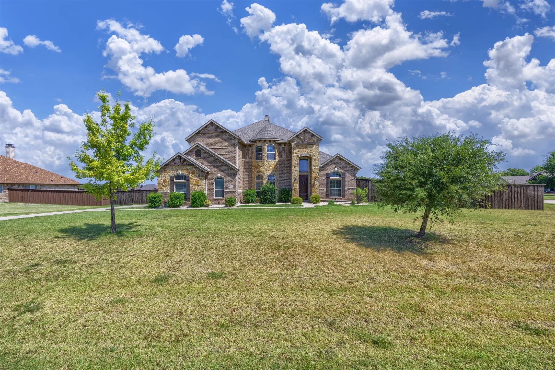 Single Family Residence For Sale in Ellis County , 8871 Etta Court, Waxahachie, Texas 75167, 5 Bedroom, 4 Bathroom, 3 Garage spaces, 3,292 Sqft, built in 2018, mls#21354768, Real Estate Agent in Waxahachie, Homes For Sale in Ellis county, Homes For Sale in Waxahachie, Realtor in Waxahachie Texas, Real Estate Brokerage Independent Realty Texas, Luminita Cordes Realtor