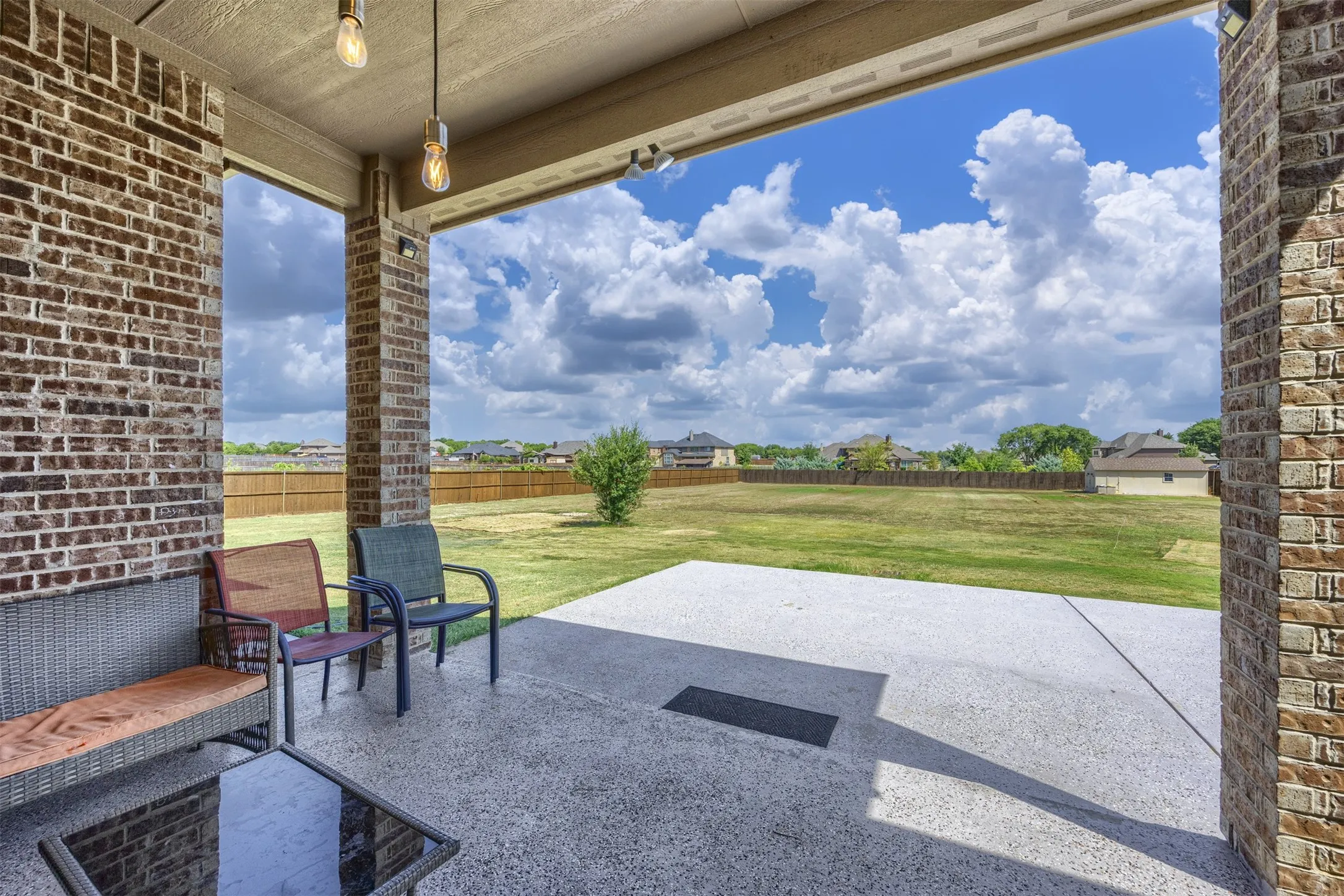 Single Family Residence For Sale in Ellis County , 8871 Etta Court, Waxahachie, Texas 75167, 5 Bedroom, 4 Bathroom, 3 Garage spaces, 3,292 Sqft, built in 2018, mls#21354768, Real Estate Agent in Waxahachie, Homes For Sale in Ellis county, Homes For Sale in Waxahachie, Realtor in Waxahachie Texas, Real Estate Brokerage Independent Realty Texas, Luminita Cordes Realtor