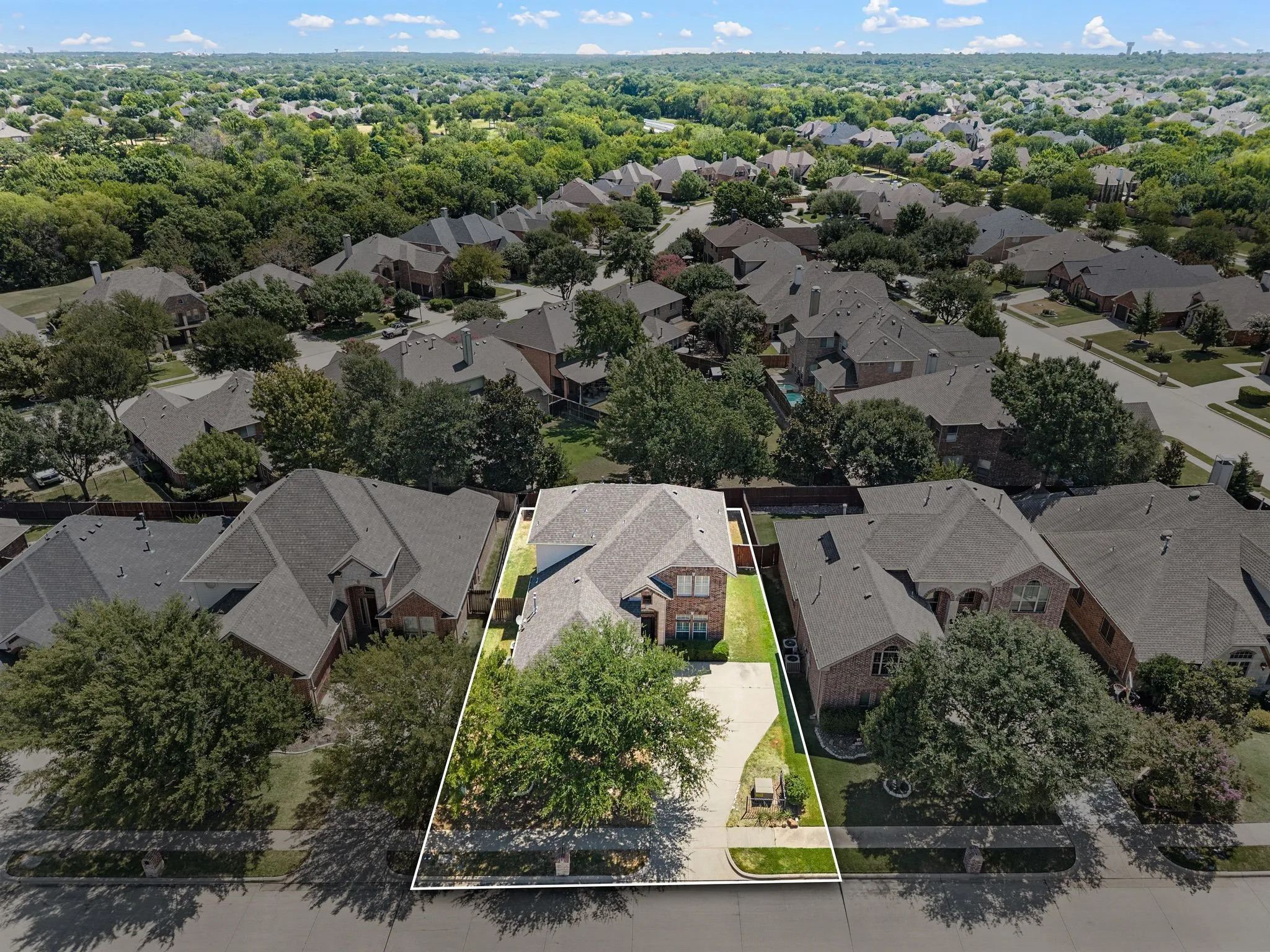 Single Family Residence For Sale in Tarrant County , 611 Goliad Drive, Keller, Texas 76248, 4 Bedroom, 4 Bathroom, 2 Garage spaces, 2,695 Sqft, built in 2003, mls#21355997, Real Estate Agent in Keller, Homes For Sale in Tarrant county, Homes For Sale in Keller, Realtor in Keller Texas, Real Estate Brokerage Independent Realty Texas, Luminita Cordes Realtor
