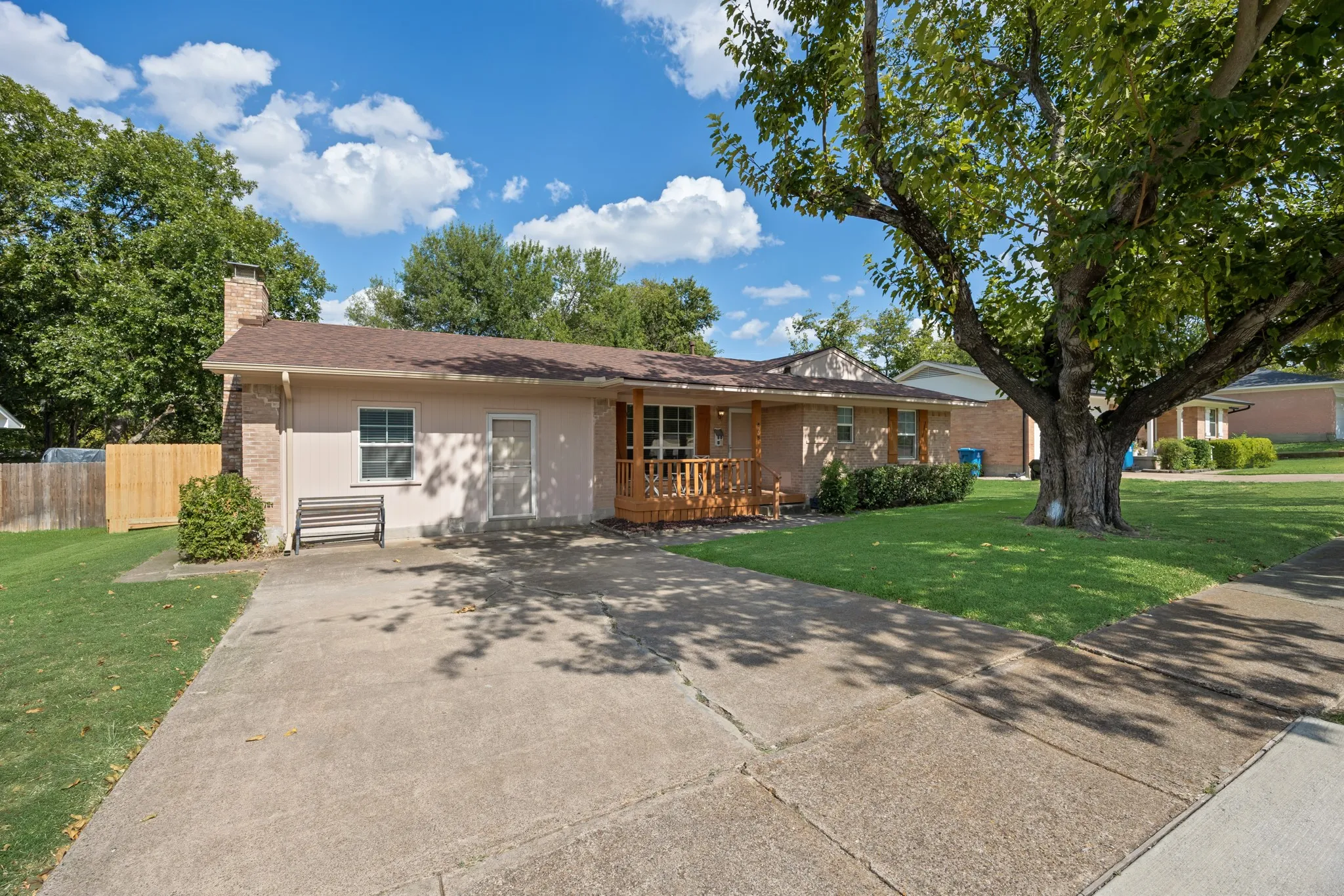 Single Family Residence For Rent in Rockwall County , 808 Jackson Street, Rockwall, Texas 75087, 3 Bedroom, 2 Bathroom, Garage spaces, 1,468 Sqft, built in 1971, mls#21358984, Real Estate Agent in Rockwall, Homes For Rent in Rockwall county, Homes For Rent in Rockwall, Realtor in Rockwall Texas, Real Estate Brokerage Independent Realty Texas, Luminita Cordes Realtor