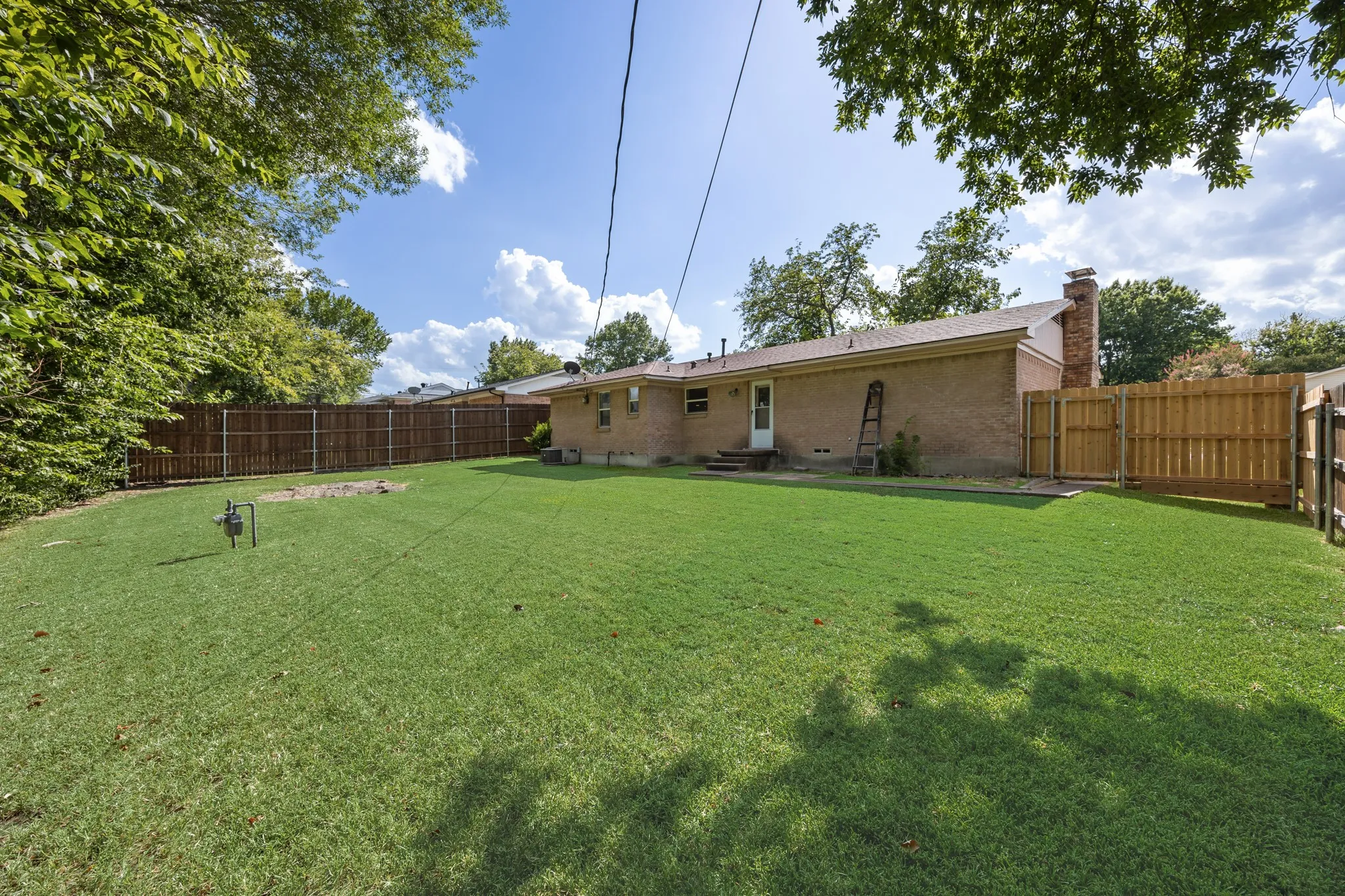 Single Family Residence For Rent in Rockwall County , 808 Jackson Street, Rockwall, Texas 75087, 3 Bedroom, 2 Bathroom, Garage spaces, 1,468 Sqft, built in 1971, mls#21358984, Real Estate Agent in Rockwall, Homes For Rent in Rockwall county, Homes For Rent in Rockwall, Realtor in Rockwall Texas, Real Estate Brokerage Independent Realty Texas, Luminita Cordes Realtor