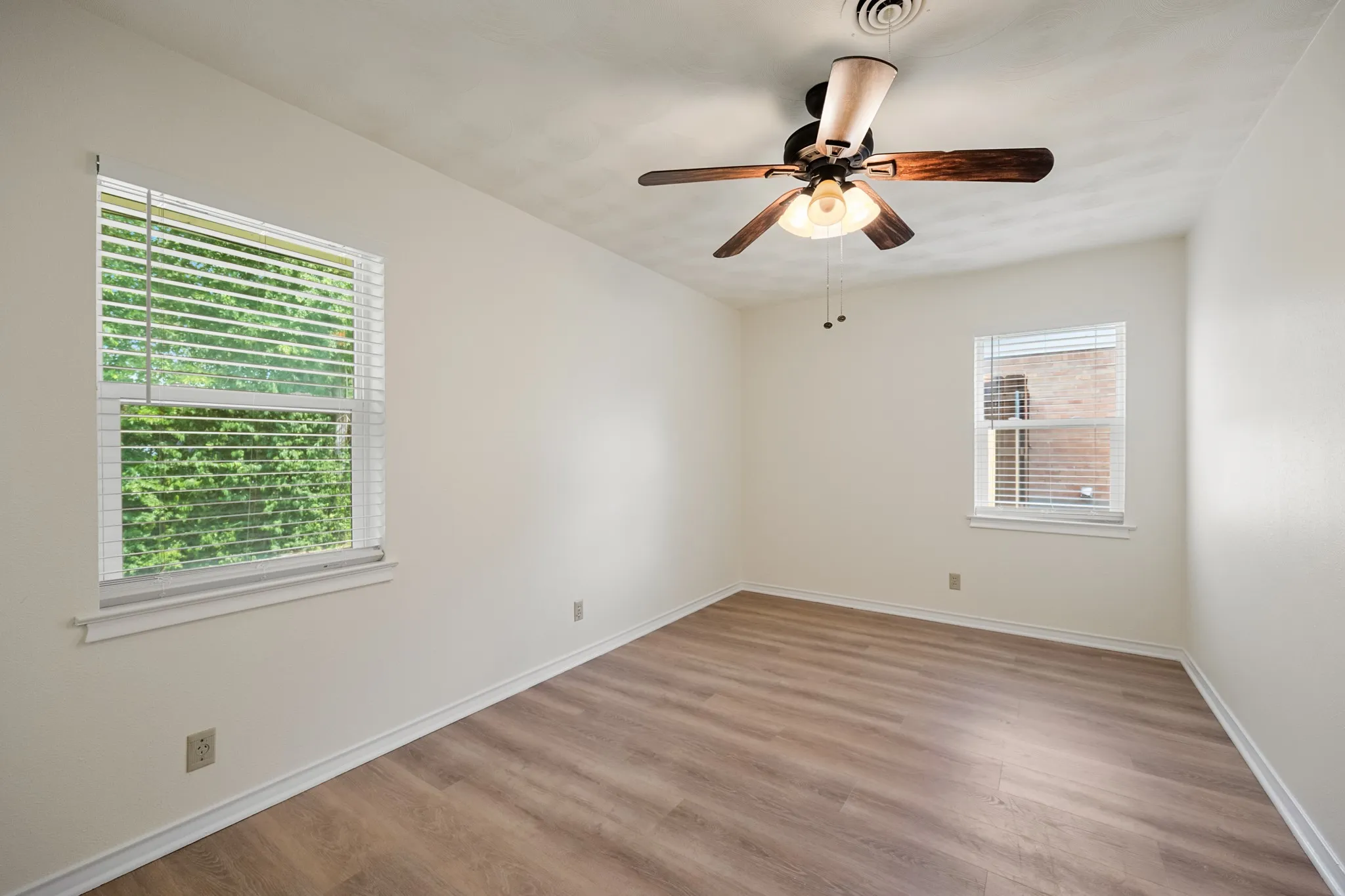Single Family Residence For Rent in Rockwall County , 808 Jackson Street, Rockwall, Texas 75087, 3 Bedroom, 2 Bathroom, Garage spaces, 1,468 Sqft, built in 1971, mls#21358984, Real Estate Agent in Rockwall, Homes For Rent in Rockwall county, Homes For Rent in Rockwall, Realtor in Rockwall Texas, Real Estate Brokerage Independent Realty Texas, Luminita Cordes Realtor