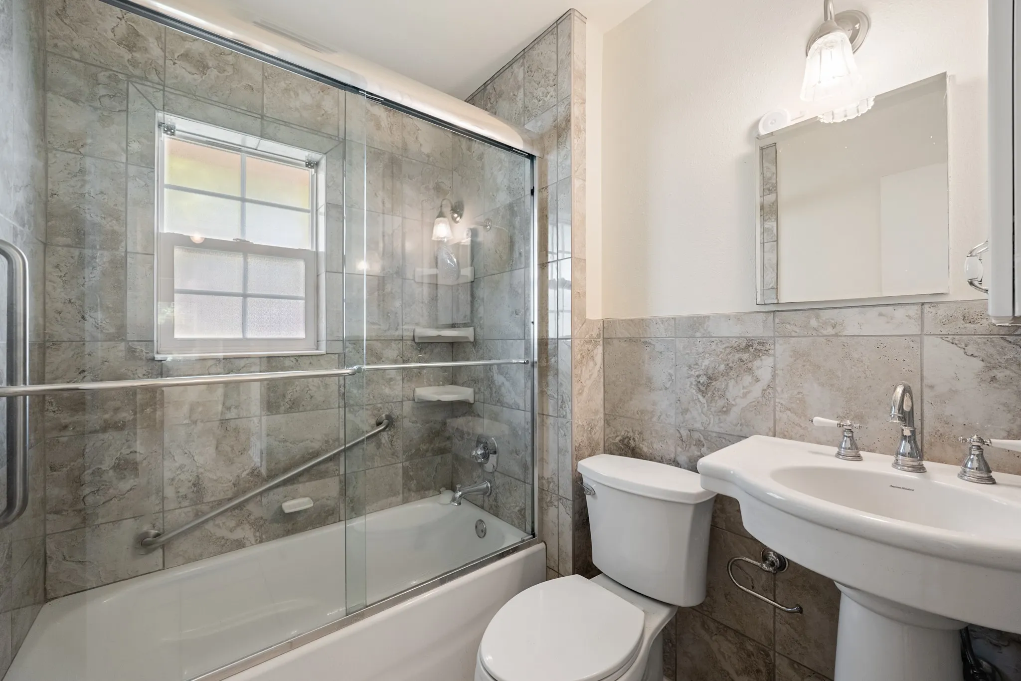 Single Family Residence For Rent in Rockwall County , 808 Jackson Street, Rockwall, Texas 75087, 3 Bedroom, 2 Bathroom, Garage spaces, 1,468 Sqft, built in 1971, mls#21358984, Real Estate Agent in Rockwall, Homes For Rent in Rockwall county, Homes For Rent in Rockwall, Realtor in Rockwall Texas, Real Estate Brokerage Independent Realty Texas, Luminita Cordes Realtor