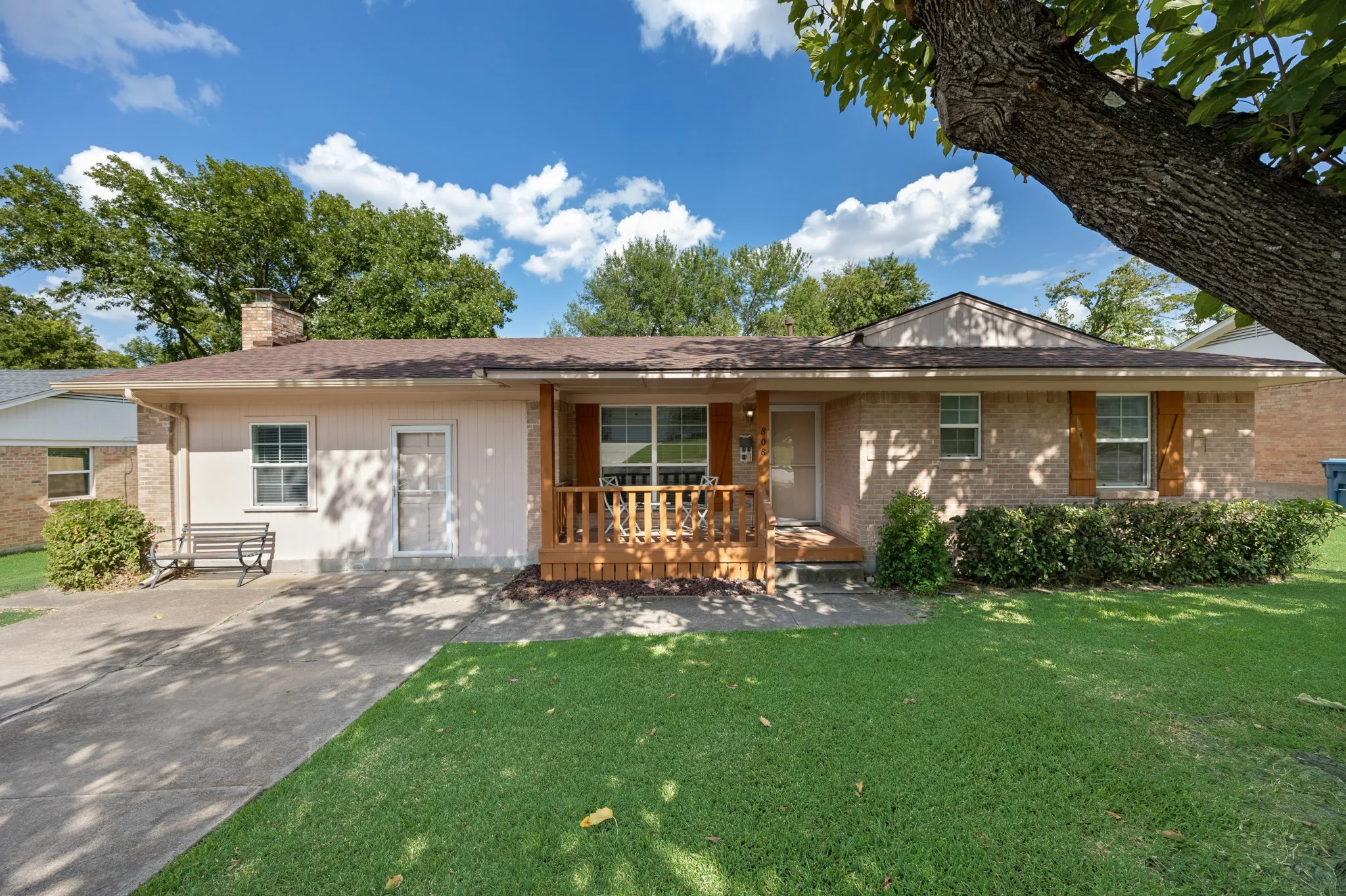 Single Family Residence For Rent in Rockwall County , 808 Jackson Street, Rockwall, Texas 75087, 3 Bedroom, 2 Bathroom, Garage spaces, 1,468 Sqft, built in 1971, mls#21358984, Real Estate Agent in Rockwall, Homes For Rent in Rockwall county, Homes For Rent in Rockwall, Realtor in Rockwall Texas, Real Estate Brokerage Independent Realty Texas, Luminita Cordes Realtor