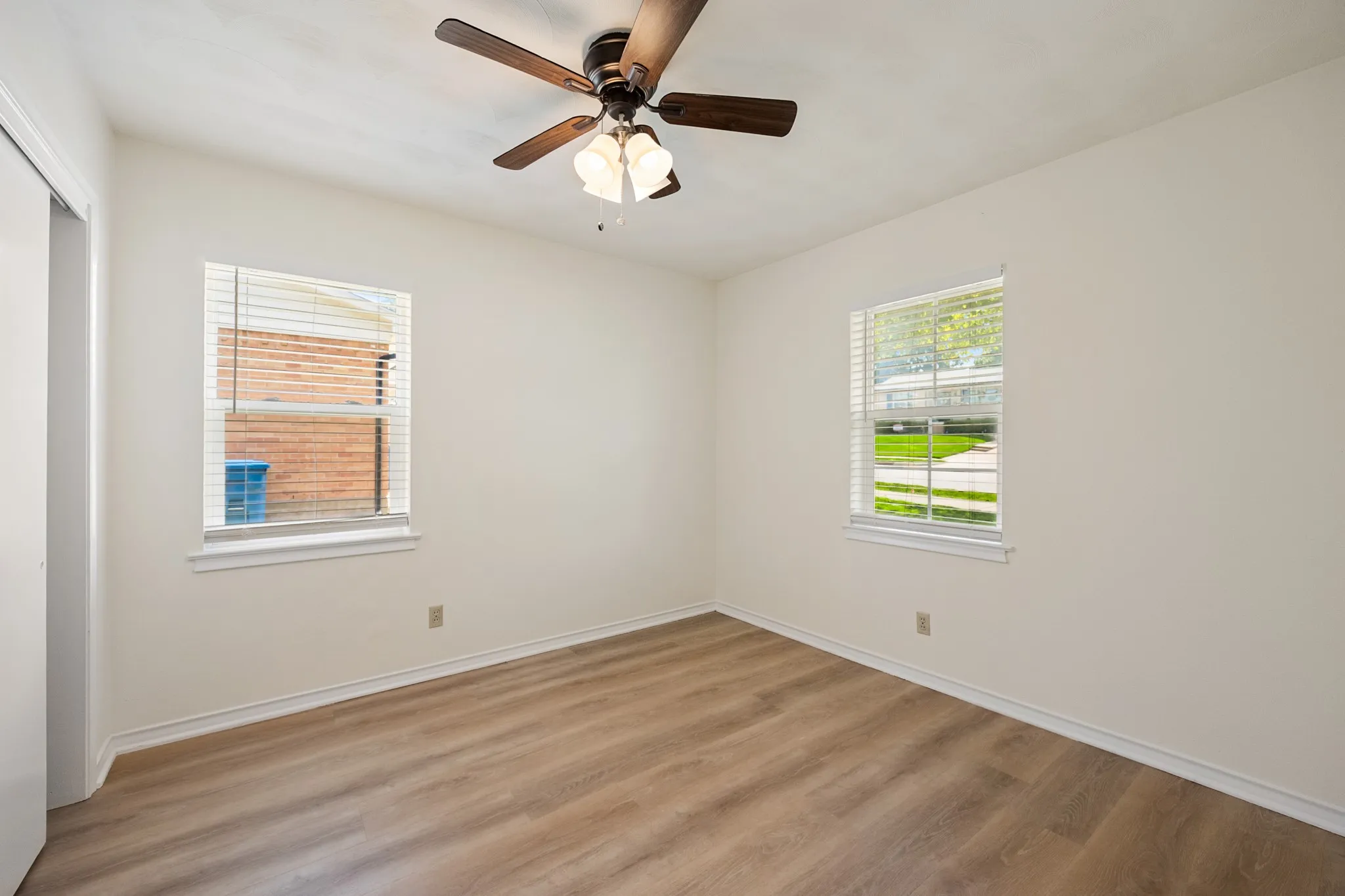 Single Family Residence For Rent in Rockwall County , 808 Jackson Street, Rockwall, Texas 75087, 3 Bedroom, 2 Bathroom, Garage spaces, 1,468 Sqft, built in 1971, mls#21358984, Real Estate Agent in Rockwall, Homes For Rent in Rockwall county, Homes For Rent in Rockwall, Realtor in Rockwall Texas, Real Estate Brokerage Independent Realty Texas, Luminita Cordes Realtor
