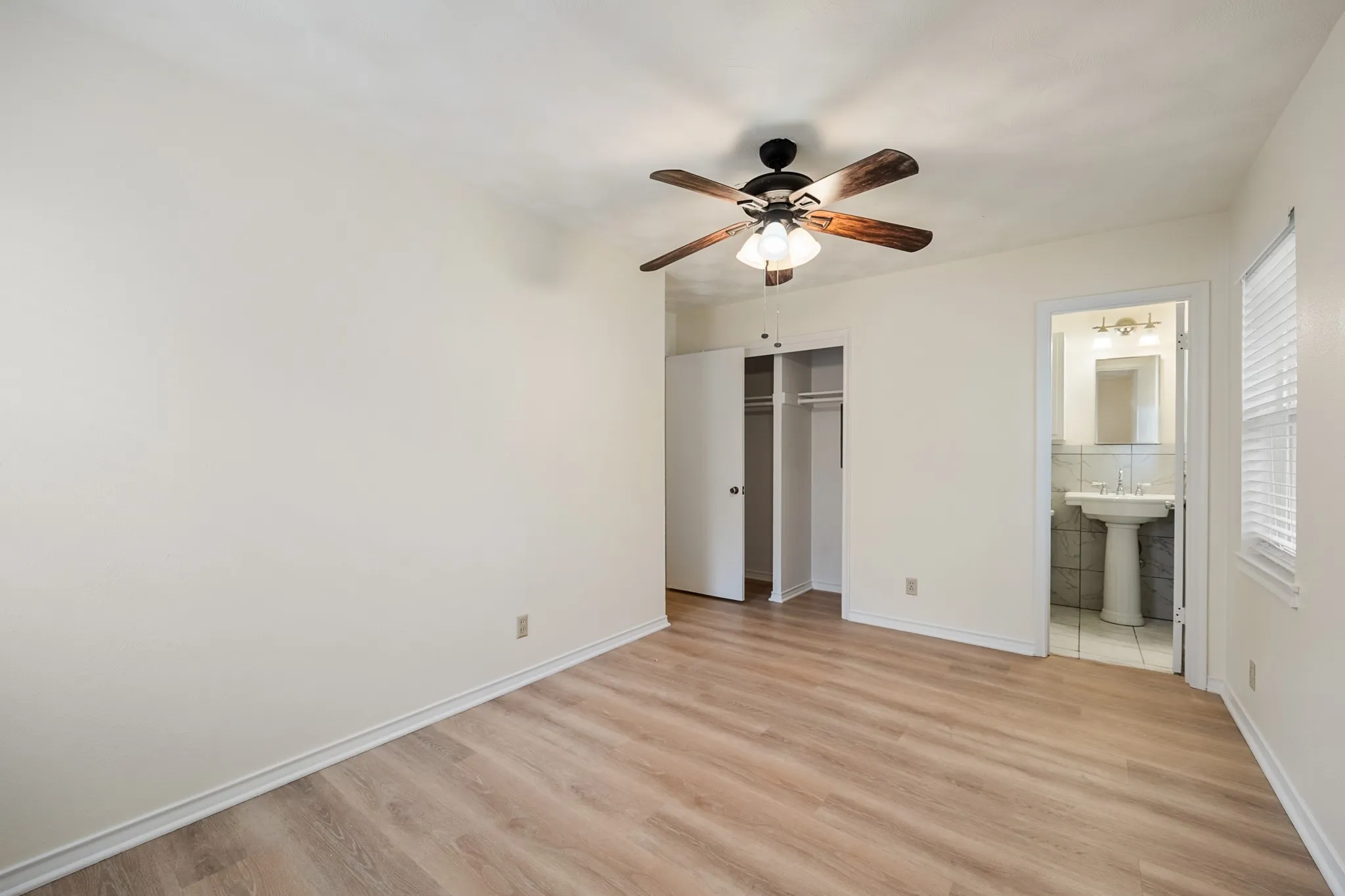 Single Family Residence For Rent in Rockwall County , 808 Jackson Street, Rockwall, Texas 75087, 3 Bedroom, 2 Bathroom, Garage spaces, 1,468 Sqft, built in 1971, mls#21358984, Real Estate Agent in Rockwall, Homes For Rent in Rockwall county, Homes For Rent in Rockwall, Realtor in Rockwall Texas, Real Estate Brokerage Independent Realty Texas, Luminita Cordes Realtor