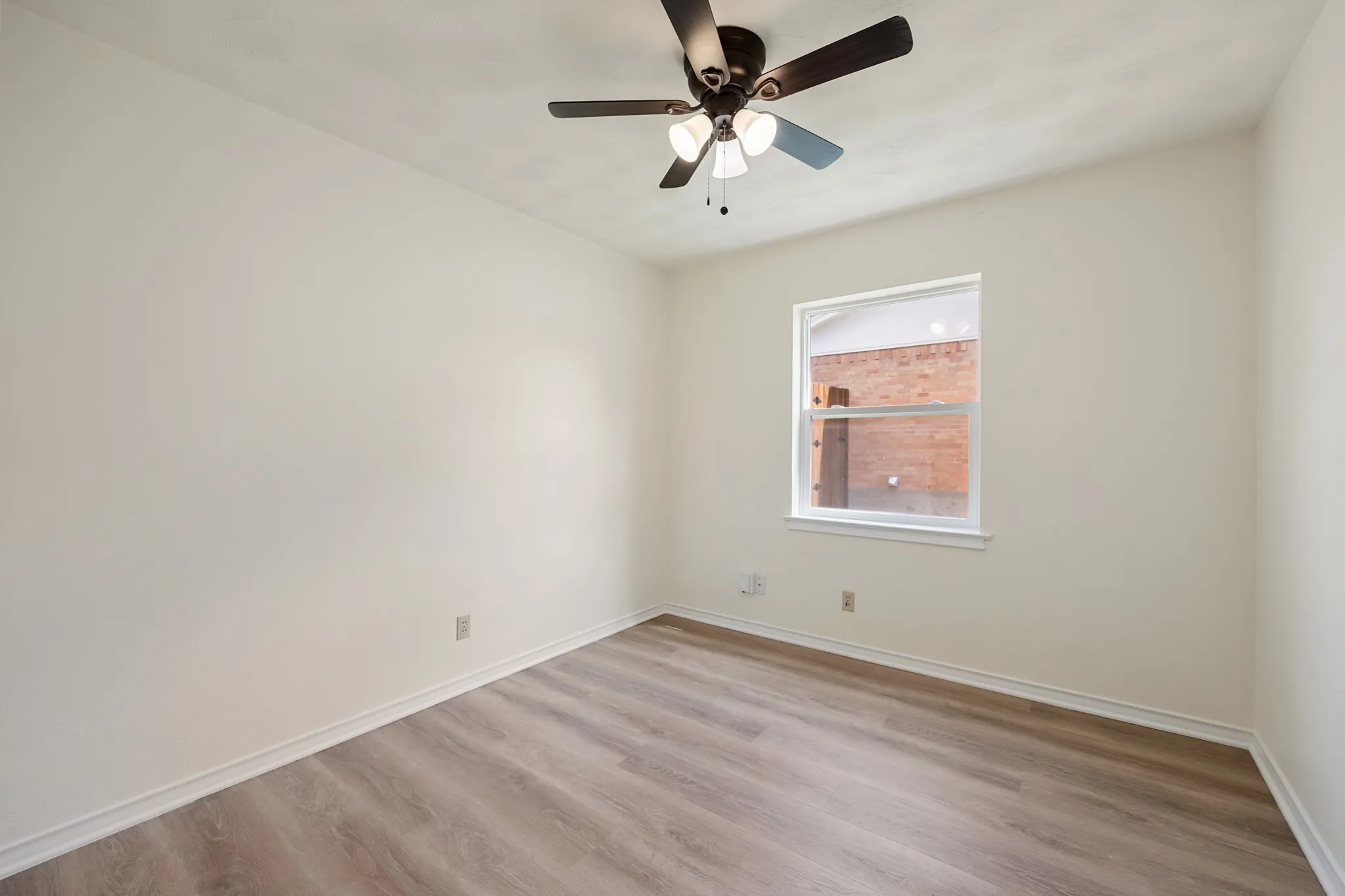 Single Family Residence For Rent in Rockwall County , 808 Jackson Street, Rockwall, Texas 75087, 3 Bedroom, 2 Bathroom, Garage spaces, 1,468 Sqft, built in 1971, mls#21358984, Real Estate Agent in Rockwall, Homes For Rent in Rockwall county, Homes For Rent in Rockwall, Realtor in Rockwall Texas, Real Estate Brokerage Independent Realty Texas, Luminita Cordes Realtor