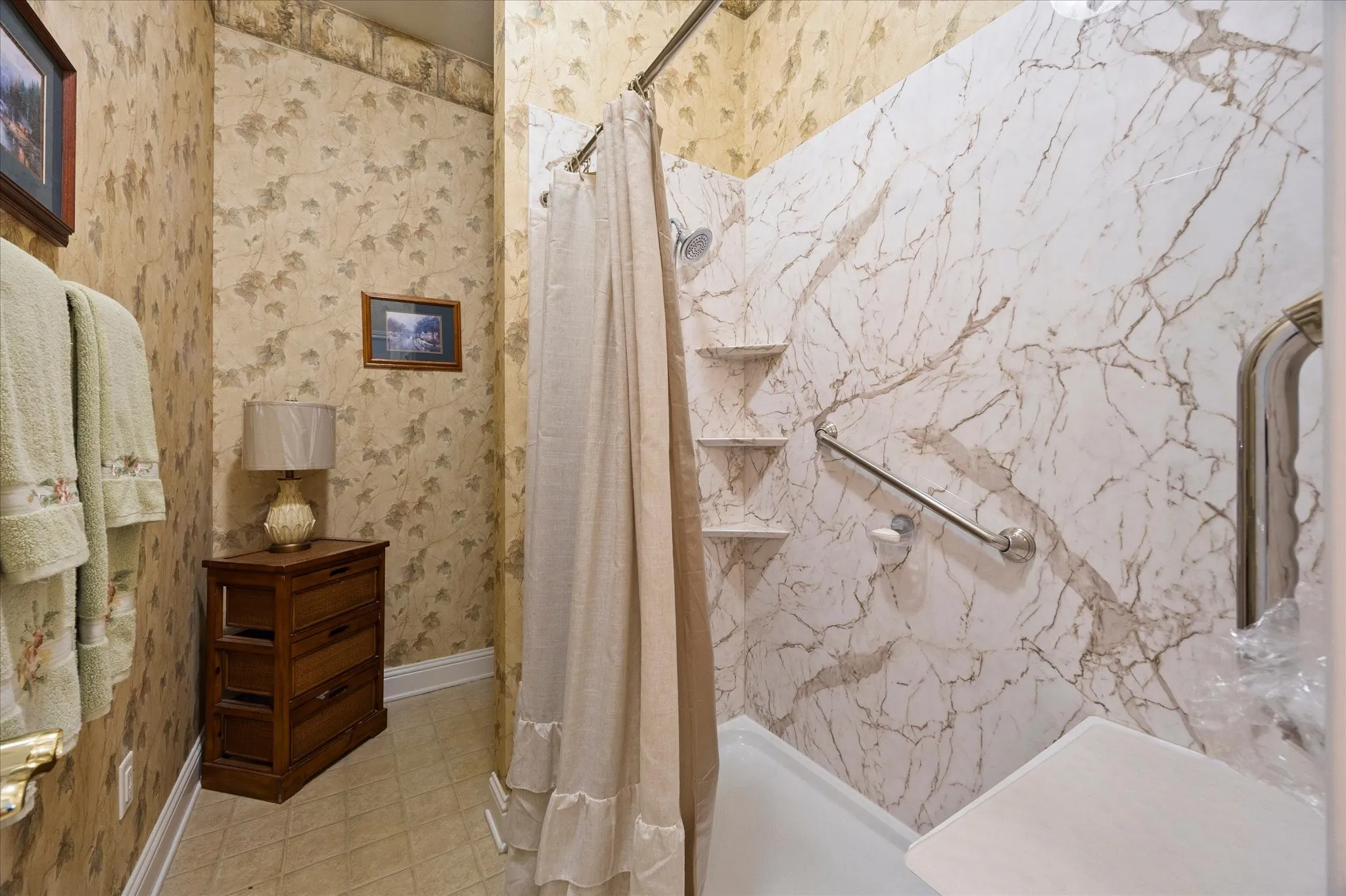 Single Family Residence For Sale in Rains County , 351 Rs County Road 3378, Emory, Texas 75440, 4 Bedroom, 3 Bathroom, 3 Garage spaces, 4,356 Sqft, built in 2006, mls#21359428, Real Estate Agent in Emory, Homes For Sale in Rains county, Homes For Sale in Emory, Realtor in Emory Texas, Real Estate Brokerage Independent Realty Texas, Luminita Cordes Realtor