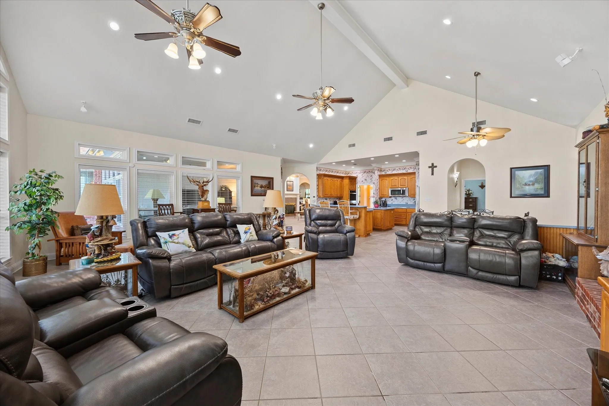 Single Family Residence For Sale in Rains County , 351 Rs County Road 3378, Emory, Texas 75440, 4 Bedroom, 3 Bathroom, 3 Garage spaces, 4,356 Sqft, built in 2006, mls#21359428, Real Estate Agent in Emory, Homes For Sale in Rains county, Homes For Sale in Emory, Realtor in Emory Texas, Real Estate Brokerage Independent Realty Texas, Luminita Cordes Realtor