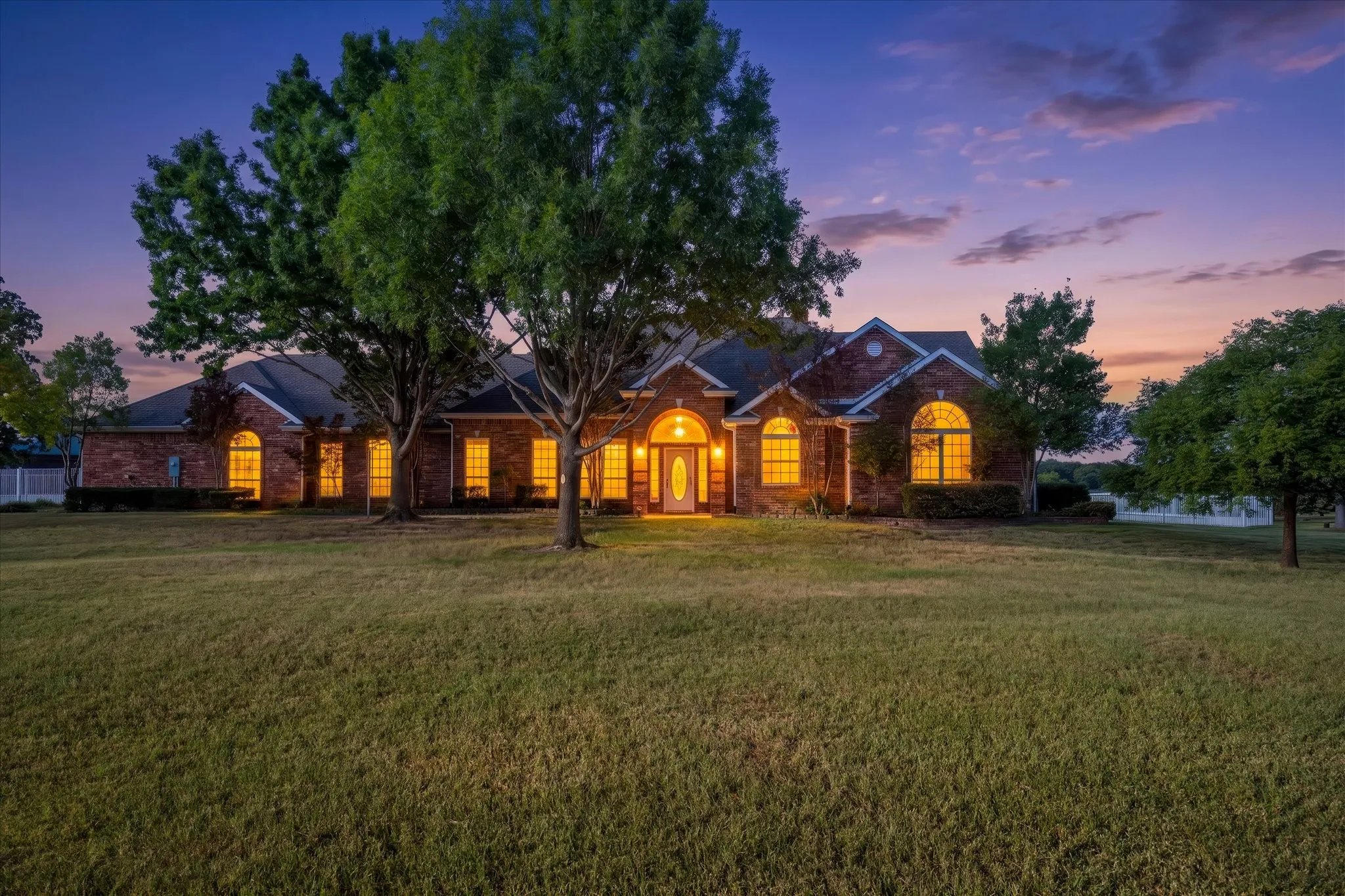 Single Family Residence For Sale in Rains County , 351 Rs County Road 3378, Emory, Texas 75440, 4 Bedroom, 3 Bathroom, 3 Garage spaces, 4,356 Sqft, built in 2006, mls#21359428, Real Estate Agent in Emory, Homes For Sale in Rains county, Homes For Sale in Emory, Realtor in Emory Texas, Real Estate Brokerage Independent Realty Texas, Luminita Cordes Realtor