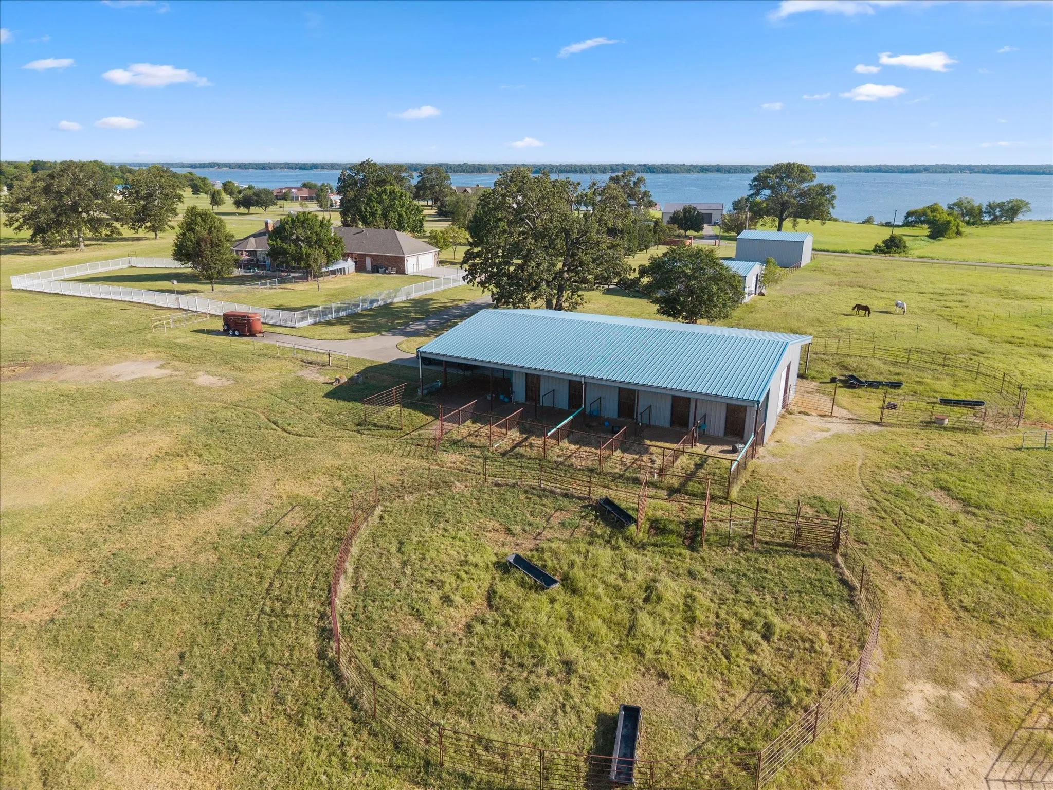 Single Family Residence For Sale in Rains County , 351 Rs County Road 3378, Emory, Texas 75440, 4 Bedroom, 3 Bathroom, 3 Garage spaces, 4,356 Sqft, built in 2006, mls#21359428, Real Estate Agent in Emory, Homes For Sale in Rains county, Homes For Sale in Emory, Realtor in Emory Texas, Real Estate Brokerage Independent Realty Texas, Luminita Cordes Realtor