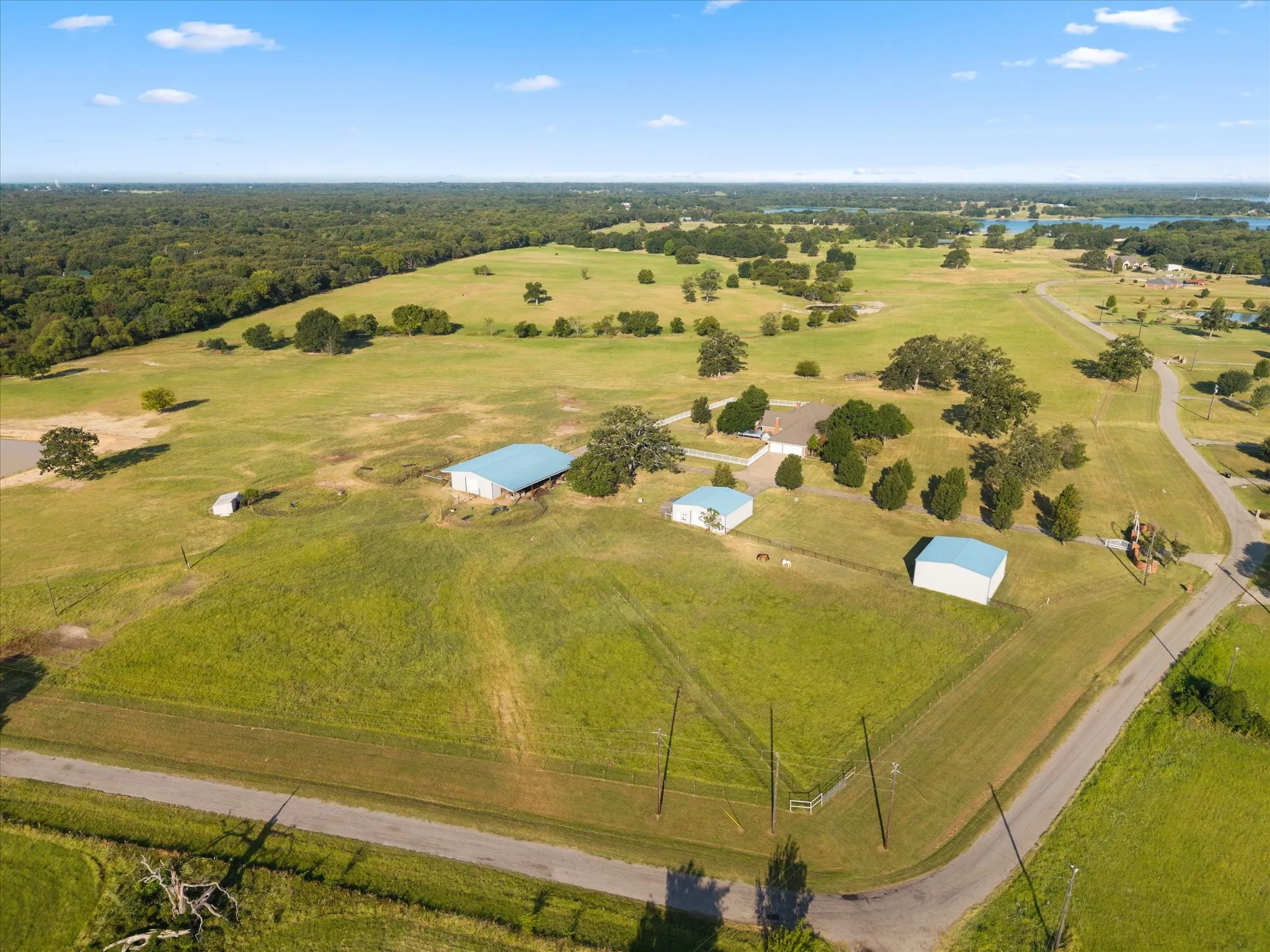 Single Family Residence For Sale in Rains County , 351 Rs County Road 3378, Emory, Texas 75440, 4 Bedroom, 3 Bathroom, 3 Garage spaces, 4,356 Sqft, built in 2006, mls#21359428, Real Estate Agent in Emory, Homes For Sale in Rains county, Homes For Sale in Emory, Realtor in Emory Texas, Real Estate Brokerage Independent Realty Texas, Luminita Cordes Realtor