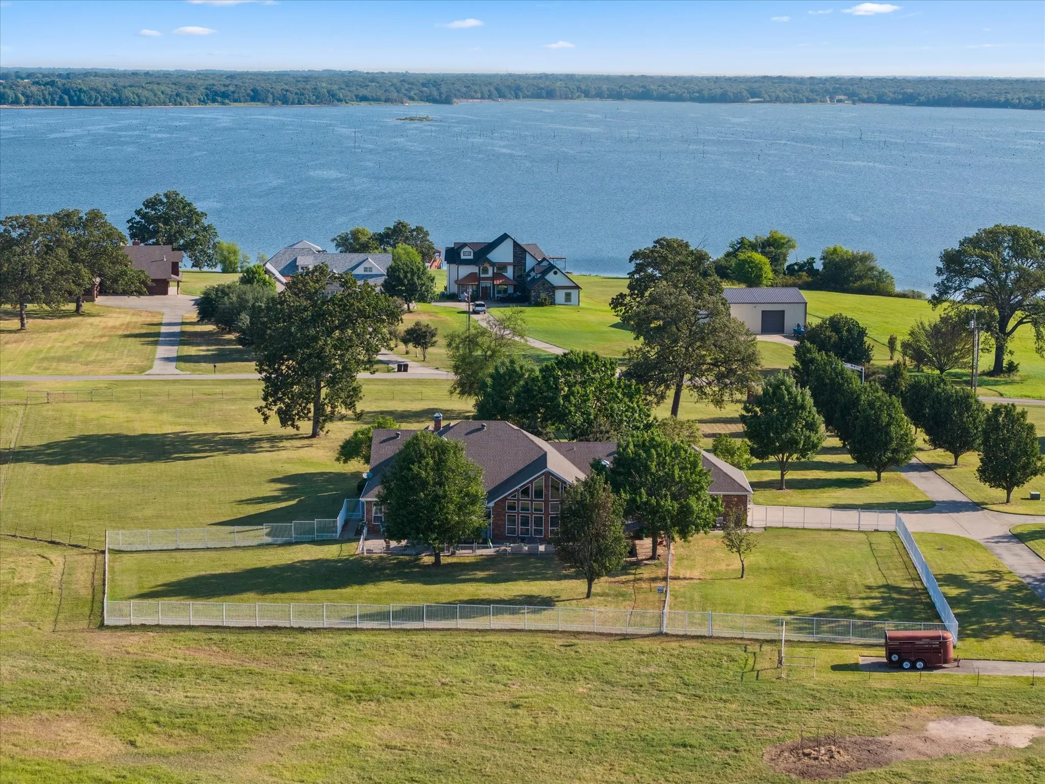 Single Family Residence For Sale in Rains County , 351 Rs County Road 3378, Emory, Texas 75440, 4 Bedroom, 3 Bathroom, 3 Garage spaces, 4,356 Sqft, built in 2006, mls#21359428, Real Estate Agent in Emory, Homes For Sale in Rains county, Homes For Sale in Emory, Realtor in Emory Texas, Real Estate Brokerage Independent Realty Texas, Luminita Cordes Realtor