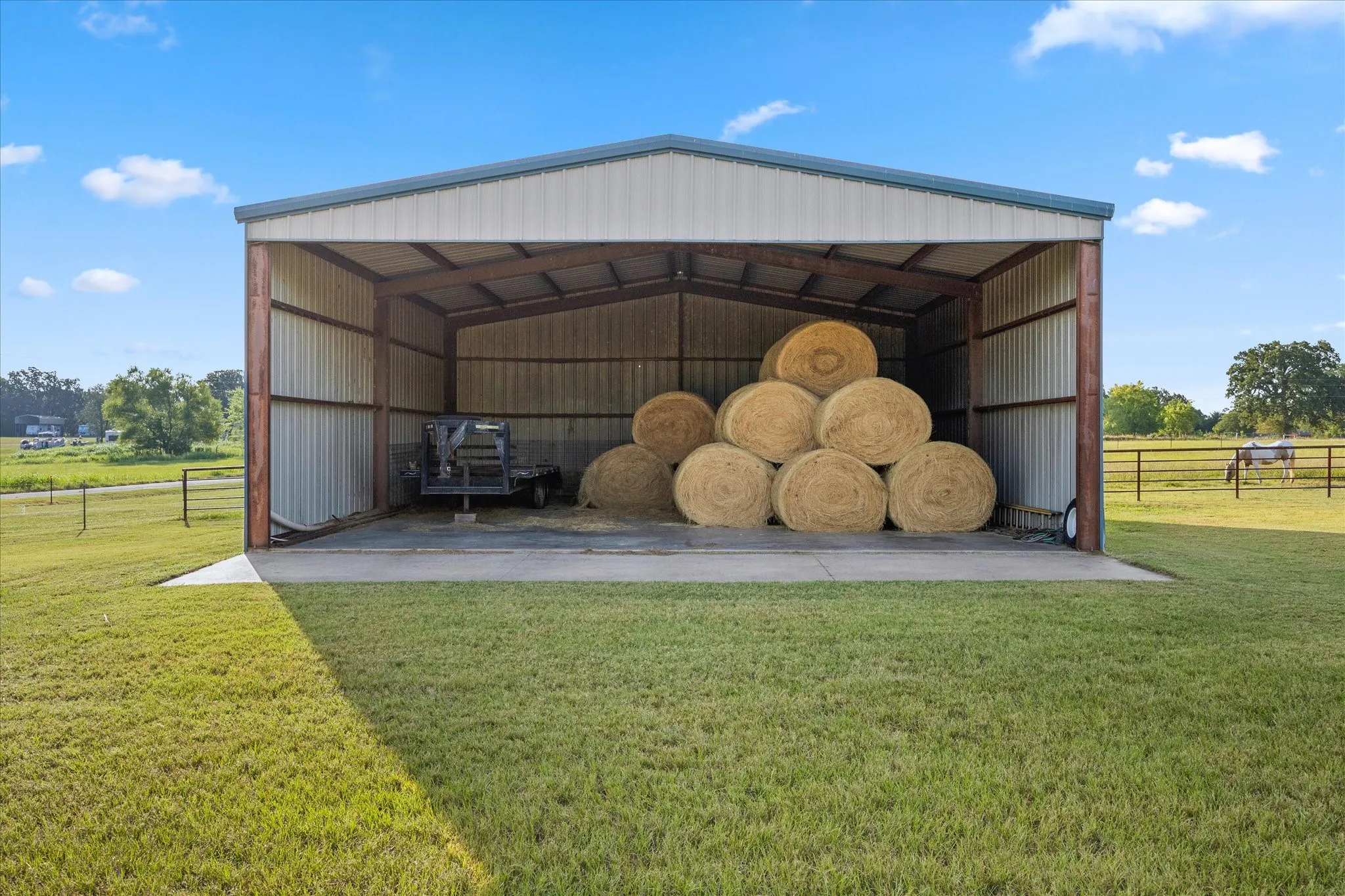Single Family Residence For Sale in Rains County , 351 Rs County Road 3378, Emory, Texas 75440, 4 Bedroom, 3 Bathroom, 3 Garage spaces, 4,356 Sqft, built in 2006, mls#21359428, Real Estate Agent in Emory, Homes For Sale in Rains county, Homes For Sale in Emory, Realtor in Emory Texas, Real Estate Brokerage Independent Realty Texas, Luminita Cordes Realtor