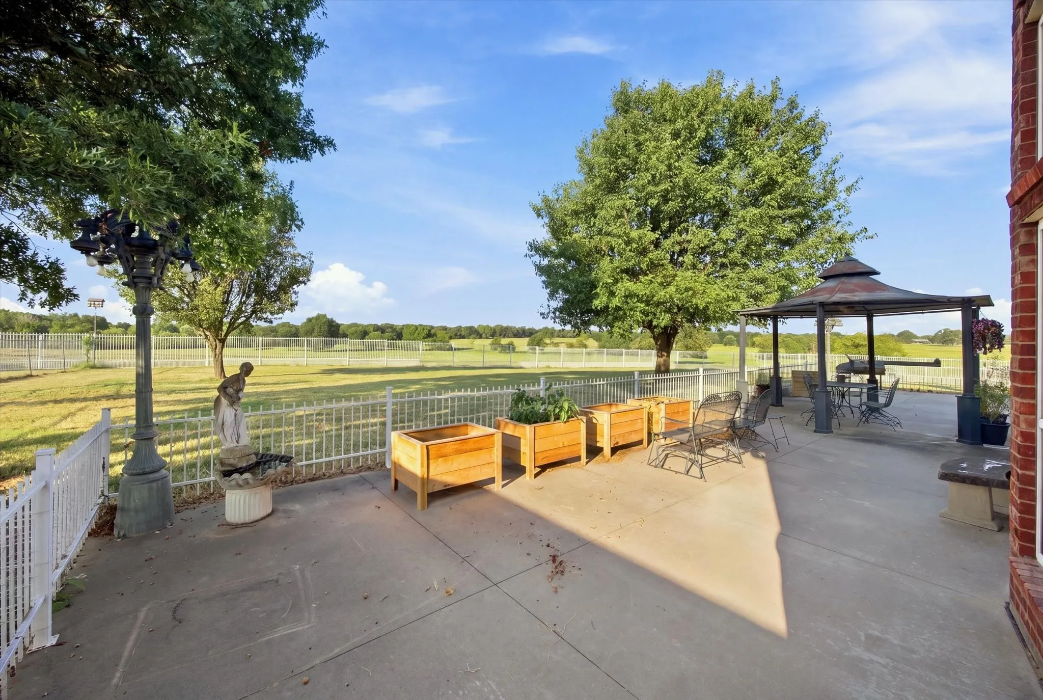Single Family Residence For Sale in Rains County , 351 Rs County Road 3378, Emory, Texas 75440, 4 Bedroom, 3 Bathroom, 3 Garage spaces, 4,356 Sqft, built in 2006, mls#21359428, Real Estate Agent in Emory, Homes For Sale in Rains county, Homes For Sale in Emory, Realtor in Emory Texas, Real Estate Brokerage Independent Realty Texas, Luminita Cordes Realtor