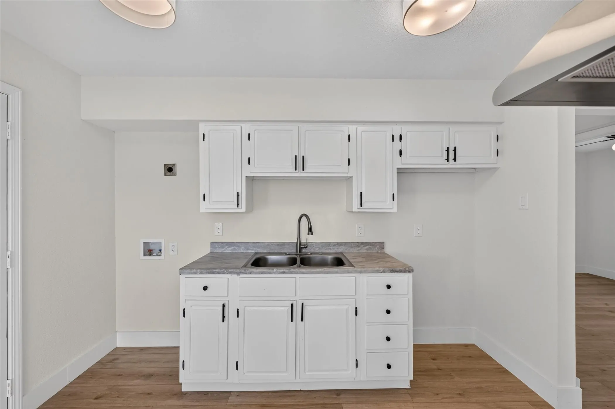 Single Family Residence For Sale in Dallas County , 1037 W Grubb Drive, Mesquite, Texas 75149, 3 Bedroom, 2 Bathroom, 1 Garage spaces, 1,080 Sqft, built in 1963, mls#21359494, Real Estate Agent in Mesquite, Homes For Sale in Dallas county, Homes For Sale in Mesquite, Realtor in Mesquite Texas, Real Estate Brokerage Independent Realty Texas, Luminita Cordes Realtor