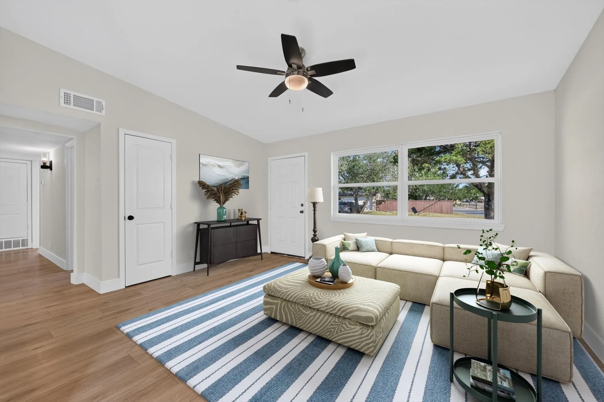 Single Family Residence For Sale in Dallas County , 1037 W Grubb Drive, Mesquite, Texas 75149, 3 Bedroom, 2 Bathroom, 1 Garage spaces, 1,080 Sqft, built in 1963, mls#21359494, Real Estate Agent in Mesquite, Homes For Sale in Dallas county, Homes For Sale in Mesquite, Realtor in Mesquite Texas, Real Estate Brokerage Independent Realty Texas, Luminita Cordes Realtor