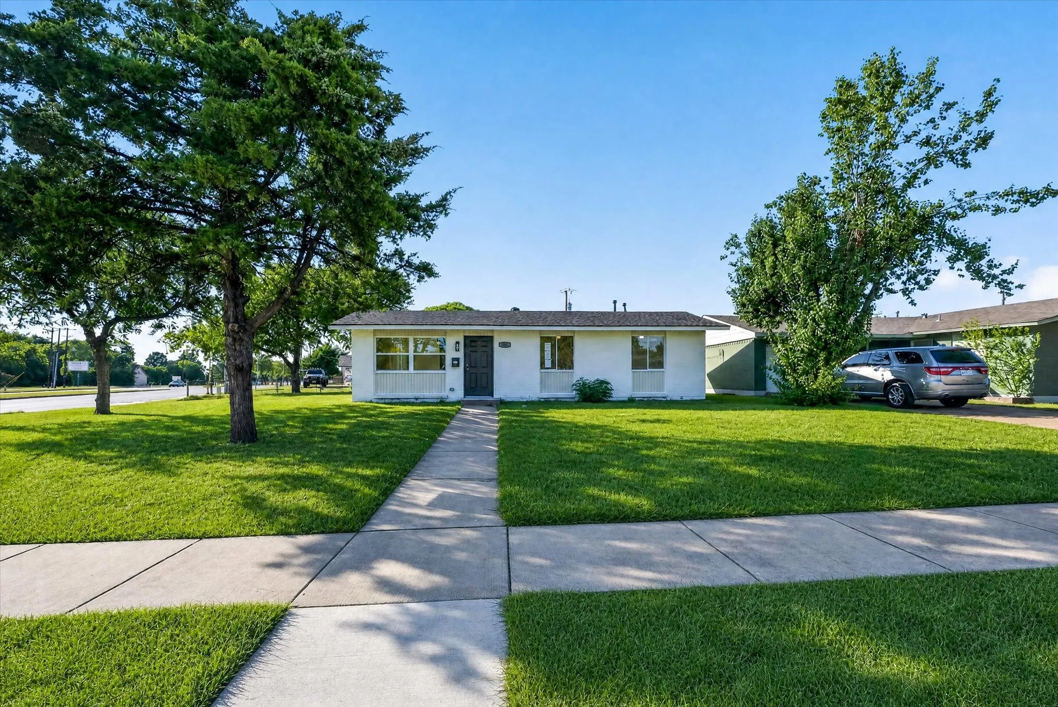 Single Family Residence For Sale in Dallas County , 1037 W Grubb Drive, Mesquite, Texas 75149, 3 Bedroom, 2 Bathroom, 1 Garage spaces, 1,080 Sqft, built in 1963, mls#21359494, Real Estate Agent in Mesquite, Homes For Sale in Dallas county, Homes For Sale in Mesquite, Realtor in Mesquite Texas, Real Estate Brokerage Independent Realty Texas, Luminita Cordes Realtor