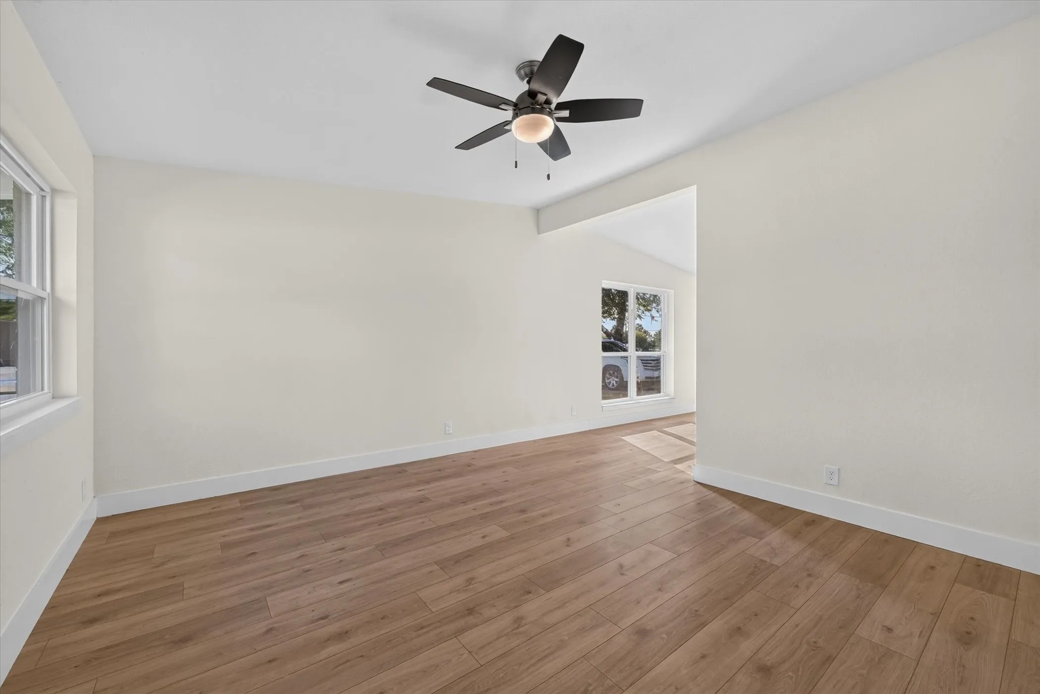 Single Family Residence For Sale in Dallas County , 1037 W Grubb Drive, Mesquite, Texas 75149, 3 Bedroom, 2 Bathroom, 1 Garage spaces, 1,080 Sqft, built in 1963, mls#21359494, Real Estate Agent in Mesquite, Homes For Sale in Dallas county, Homes For Sale in Mesquite, Realtor in Mesquite Texas, Real Estate Brokerage Independent Realty Texas, Luminita Cordes Realtor