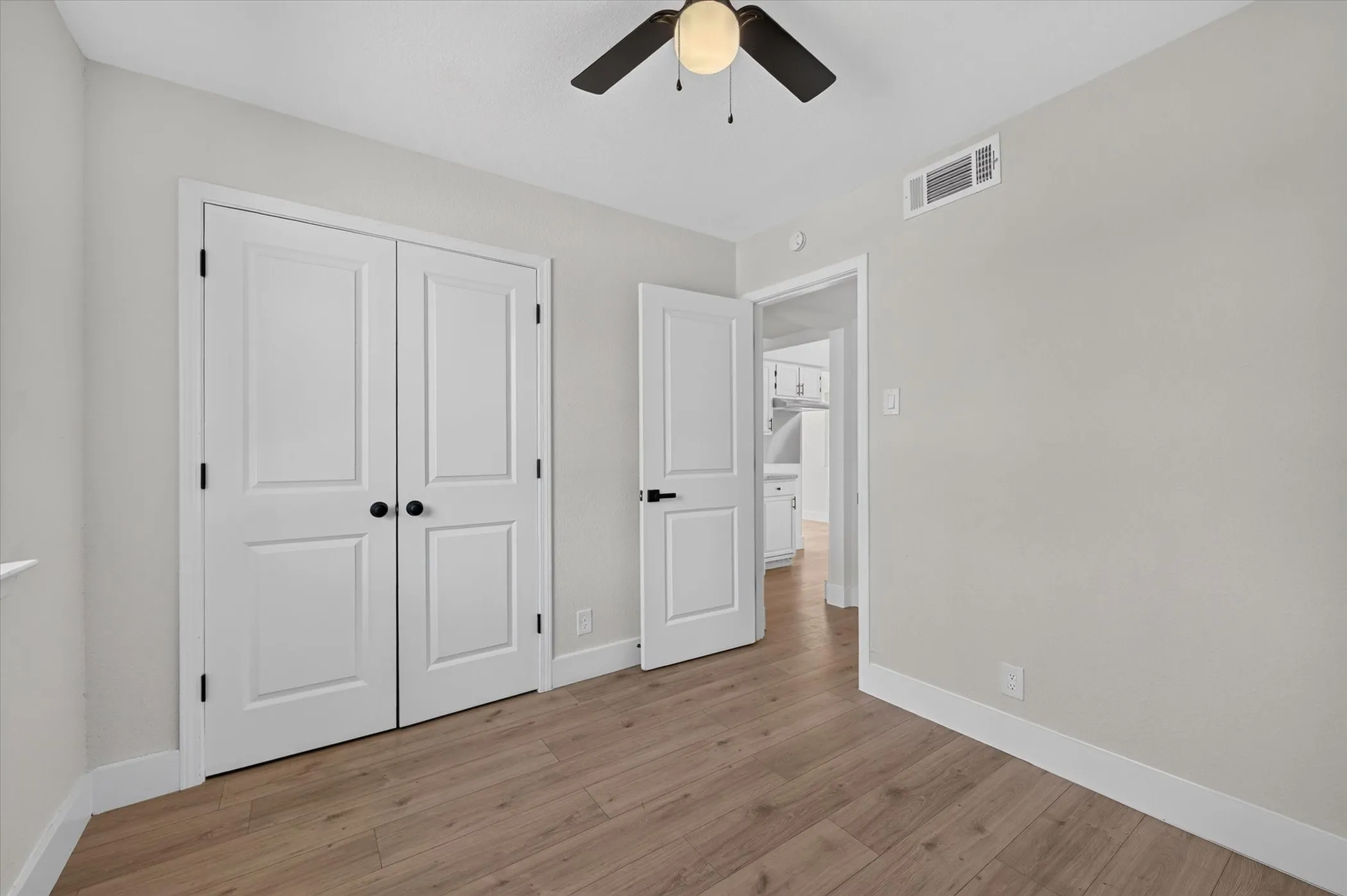 Single Family Residence For Sale in Dallas County , 1037 W Grubb Drive, Mesquite, Texas 75149, 3 Bedroom, 2 Bathroom, 1 Garage spaces, 1,080 Sqft, built in 1963, mls#21359494, Real Estate Agent in Mesquite, Homes For Sale in Dallas county, Homes For Sale in Mesquite, Realtor in Mesquite Texas, Real Estate Brokerage Independent Realty Texas, Luminita Cordes Realtor