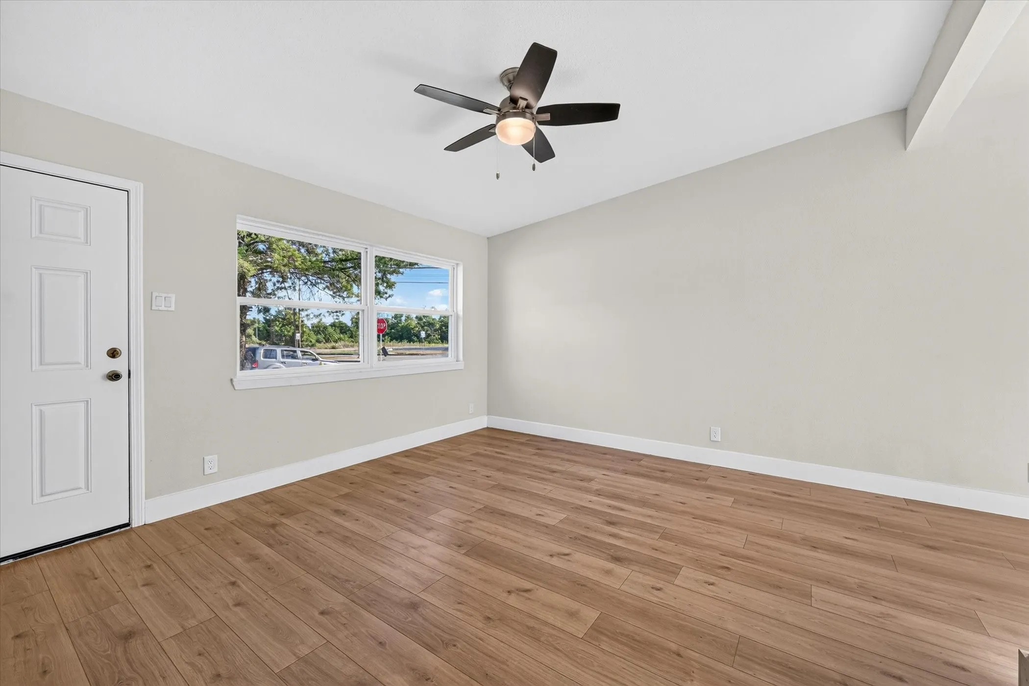 Single Family Residence For Sale in Dallas County , 1037 W Grubb Drive, Mesquite, Texas 75149, 3 Bedroom, 2 Bathroom, 1 Garage spaces, 1,080 Sqft, built in 1963, mls#21359494, Real Estate Agent in Mesquite, Homes For Sale in Dallas county, Homes For Sale in Mesquite, Realtor in Mesquite Texas, Real Estate Brokerage Independent Realty Texas, Luminita Cordes Realtor