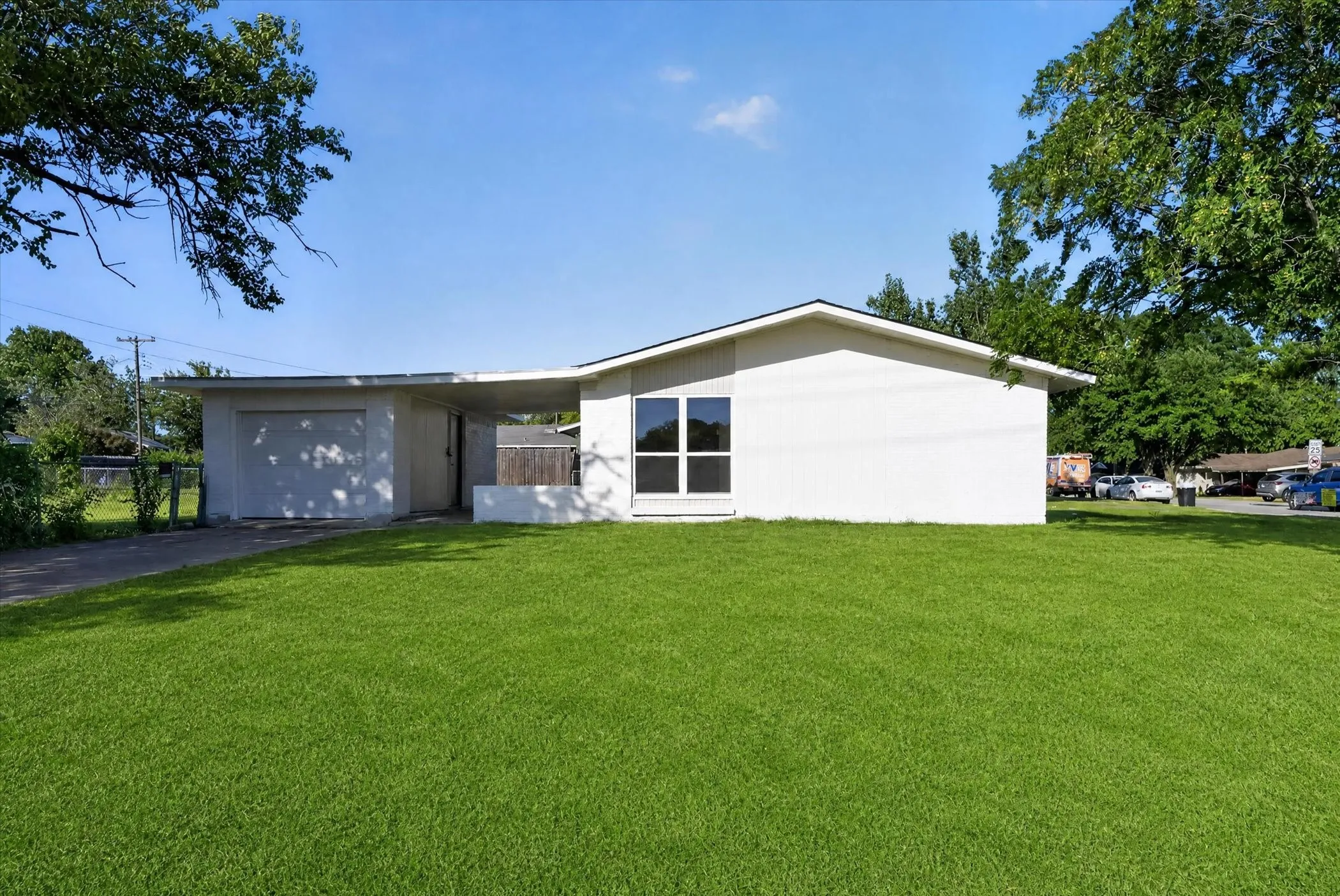 Single Family Residence For Sale in Dallas County , 1037 W Grubb Drive, Mesquite, Texas 75149, 3 Bedroom, 2 Bathroom, 1 Garage spaces, 1,080 Sqft, built in 1963, mls#21359494, Real Estate Agent in Mesquite, Homes For Sale in Dallas county, Homes For Sale in Mesquite, Realtor in Mesquite Texas, Real Estate Brokerage Independent Realty Texas, Luminita Cordes Realtor