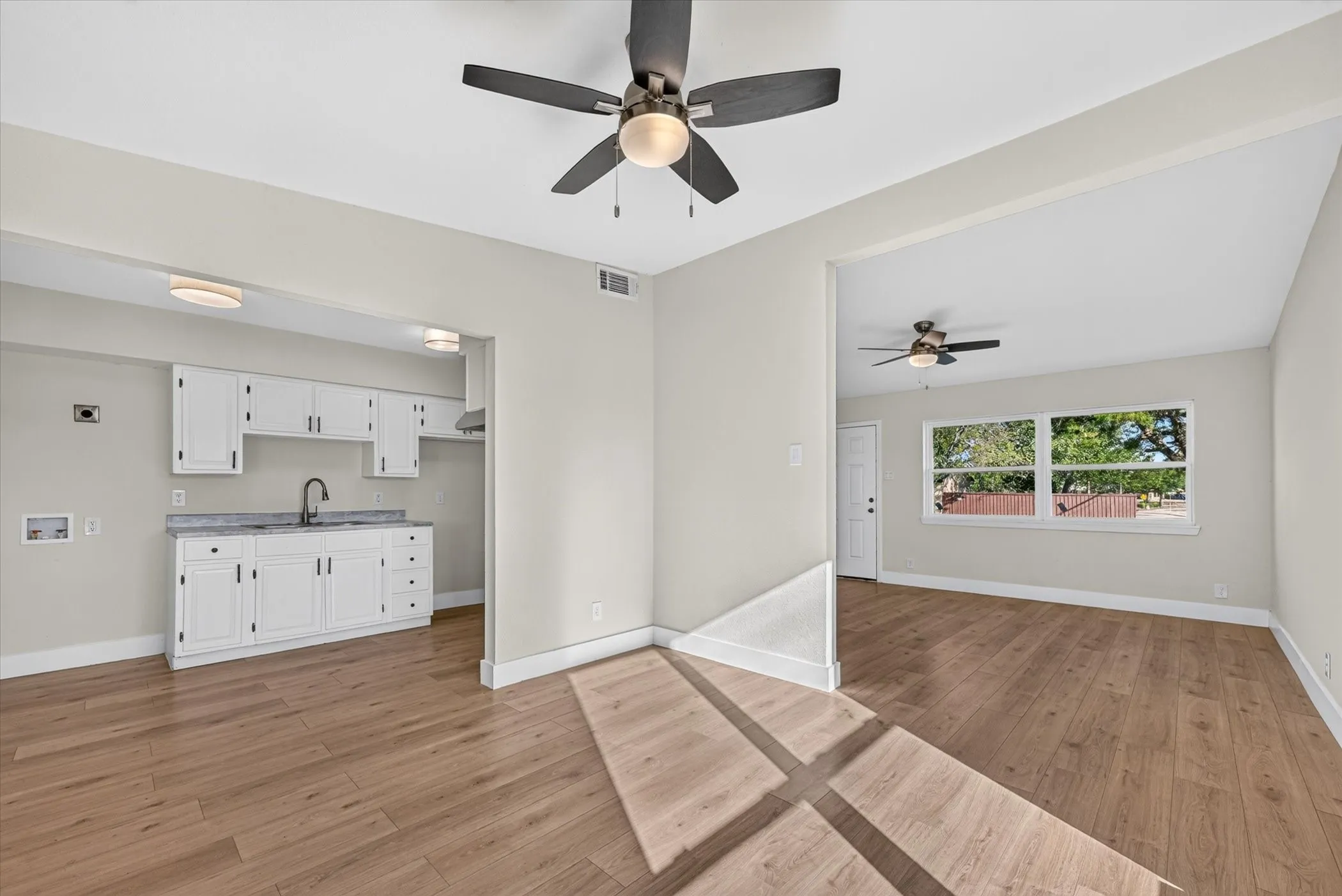 Single Family Residence For Sale in Dallas County , 1037 W Grubb Drive, Mesquite, Texas 75149, 3 Bedroom, 2 Bathroom, 1 Garage spaces, 1,080 Sqft, built in 1963, mls#21359494, Real Estate Agent in Mesquite, Homes For Sale in Dallas county, Homes For Sale in Mesquite, Realtor in Mesquite Texas, Real Estate Brokerage Independent Realty Texas, Luminita Cordes Realtor