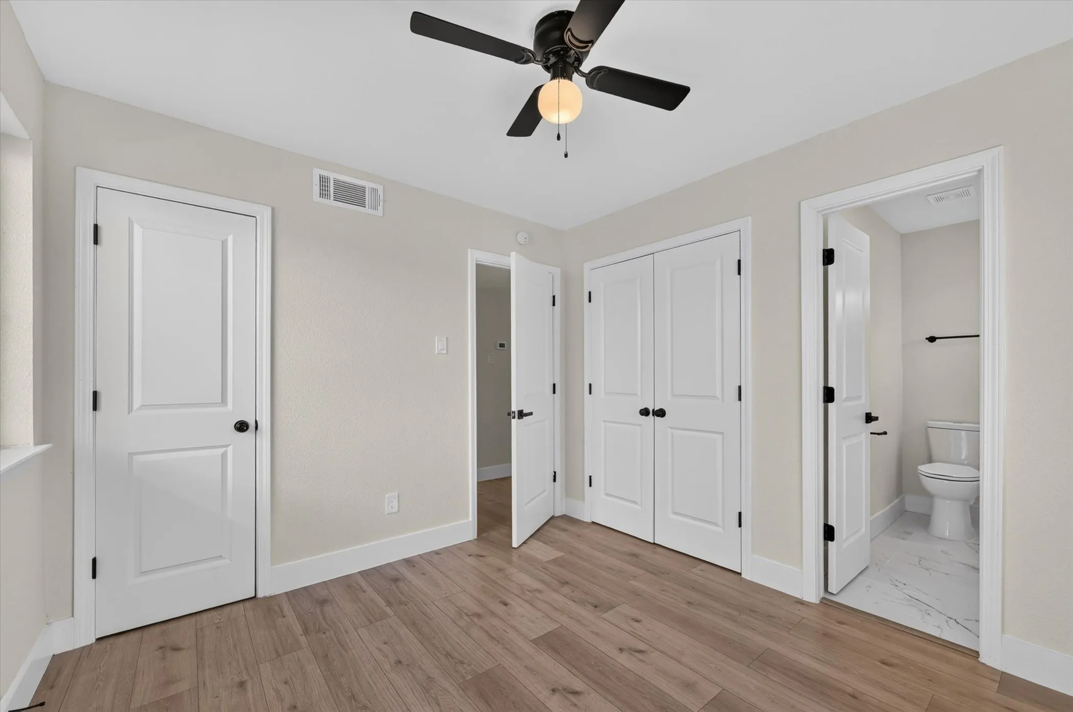 Single Family Residence For Sale in Dallas County , 1037 W Grubb Drive, Mesquite, Texas 75149, 3 Bedroom, 2 Bathroom, 1 Garage spaces, 1,080 Sqft, built in 1963, mls#21359494, Real Estate Agent in Mesquite, Homes For Sale in Dallas county, Homes For Sale in Mesquite, Realtor in Mesquite Texas, Real Estate Brokerage Independent Realty Texas, Luminita Cordes Realtor