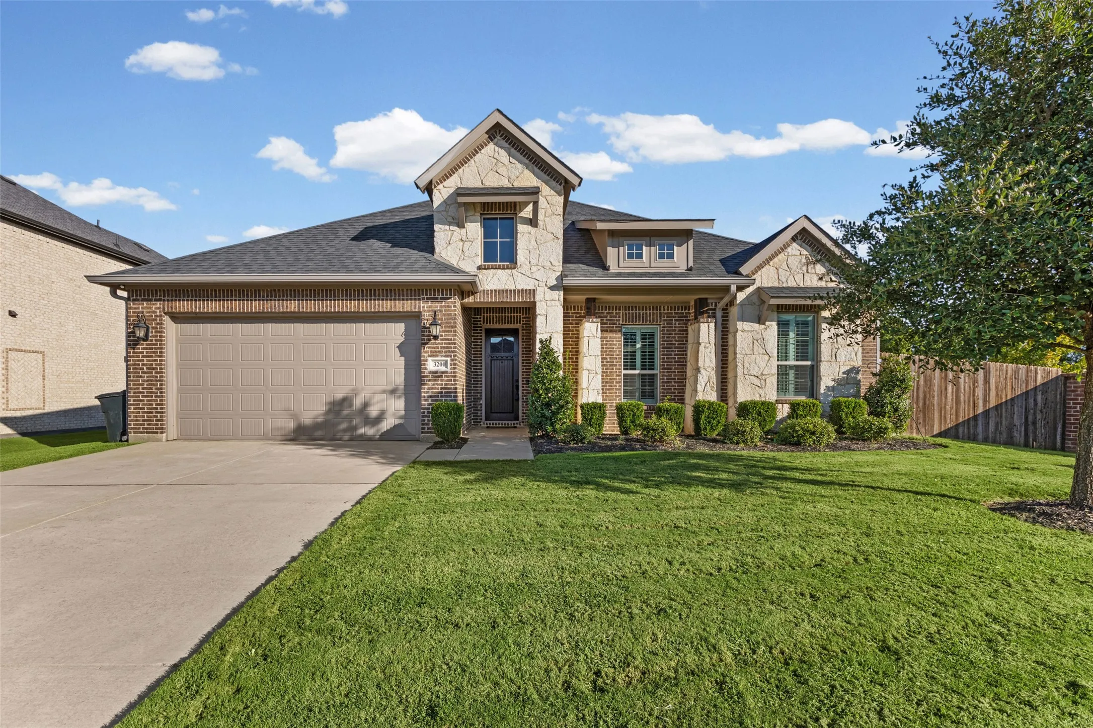 Single Family Residence For Sale in Ellis County , 3200 Tail Water Drive, Mansfield, Texas 76063, 4 Bedroom, 2 Bathroom, 2 Garage spaces, 2,339 Sqft, built in 2019, mls#21334408, Real Estate Agent in Mansfield, Homes For Sale in Ellis county, Homes For Sale in Mansfield, Realtor in Mansfield Texas, Real Estate Brokerage Independent Realty Texas, Luminita Cordes Realtor