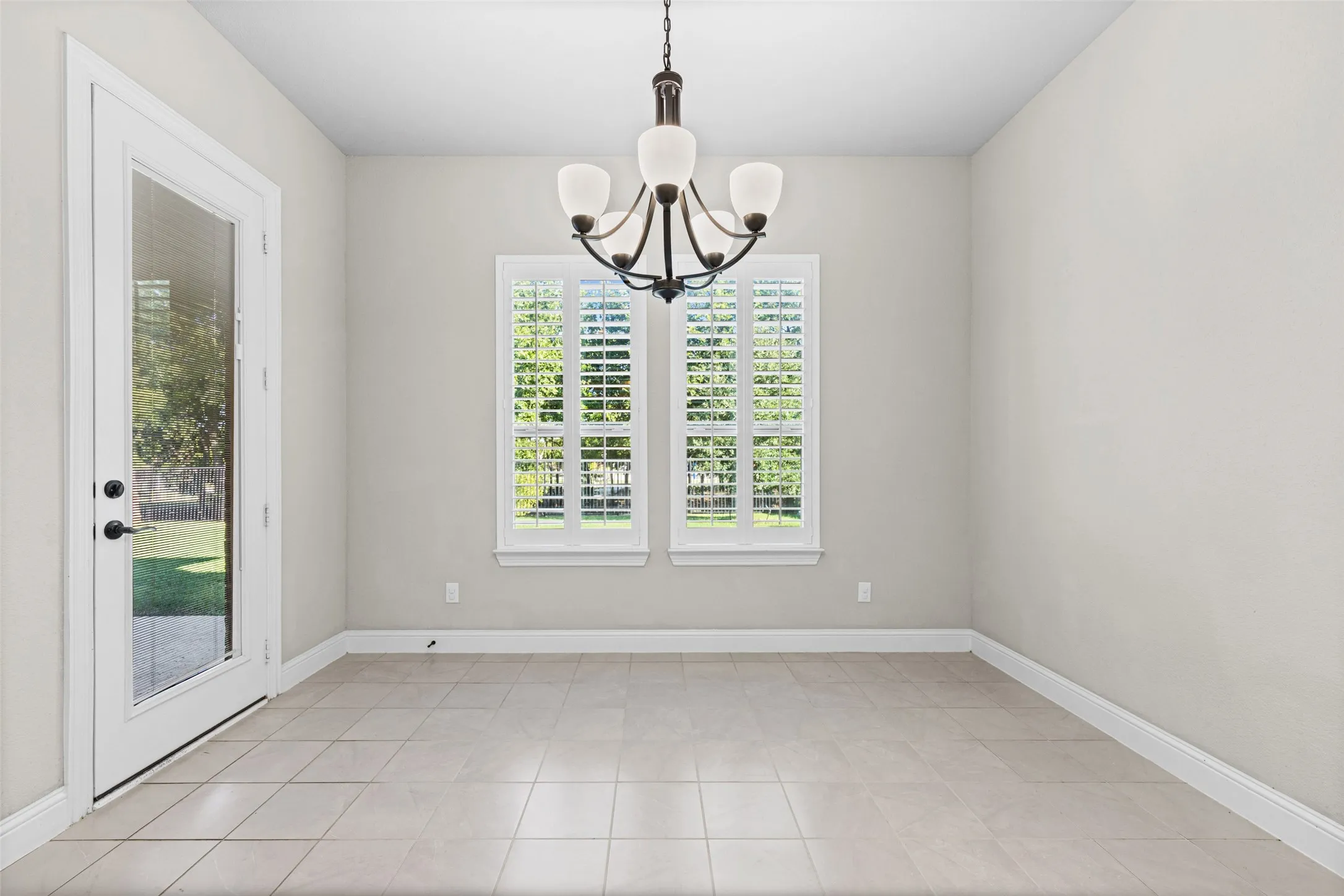 The light and bright breakfast room has a door to the covered patio