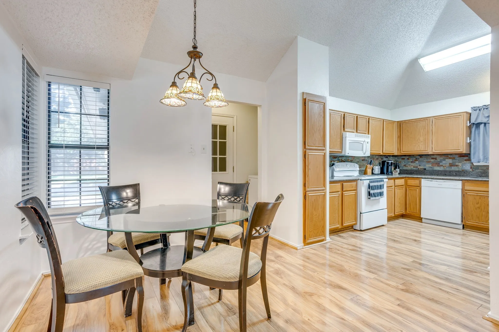 Single Family Residence For Sale in Tarrant County , 1200 Windy Meadows Drive, Burleson, Texas 76028, 3 Bedroom, 2 Bathroom, 2 Garage spaces, 1,333 Sqft, built in 1988, mls#21323402, Real Estate Agent in Burleson, Homes For Sale in Tarrant county, Homes For Sale in Burleson, Realtor in Burleson Texas, Real Estate Brokerage Independent Realty Texas, Luminita Cordes Realtor