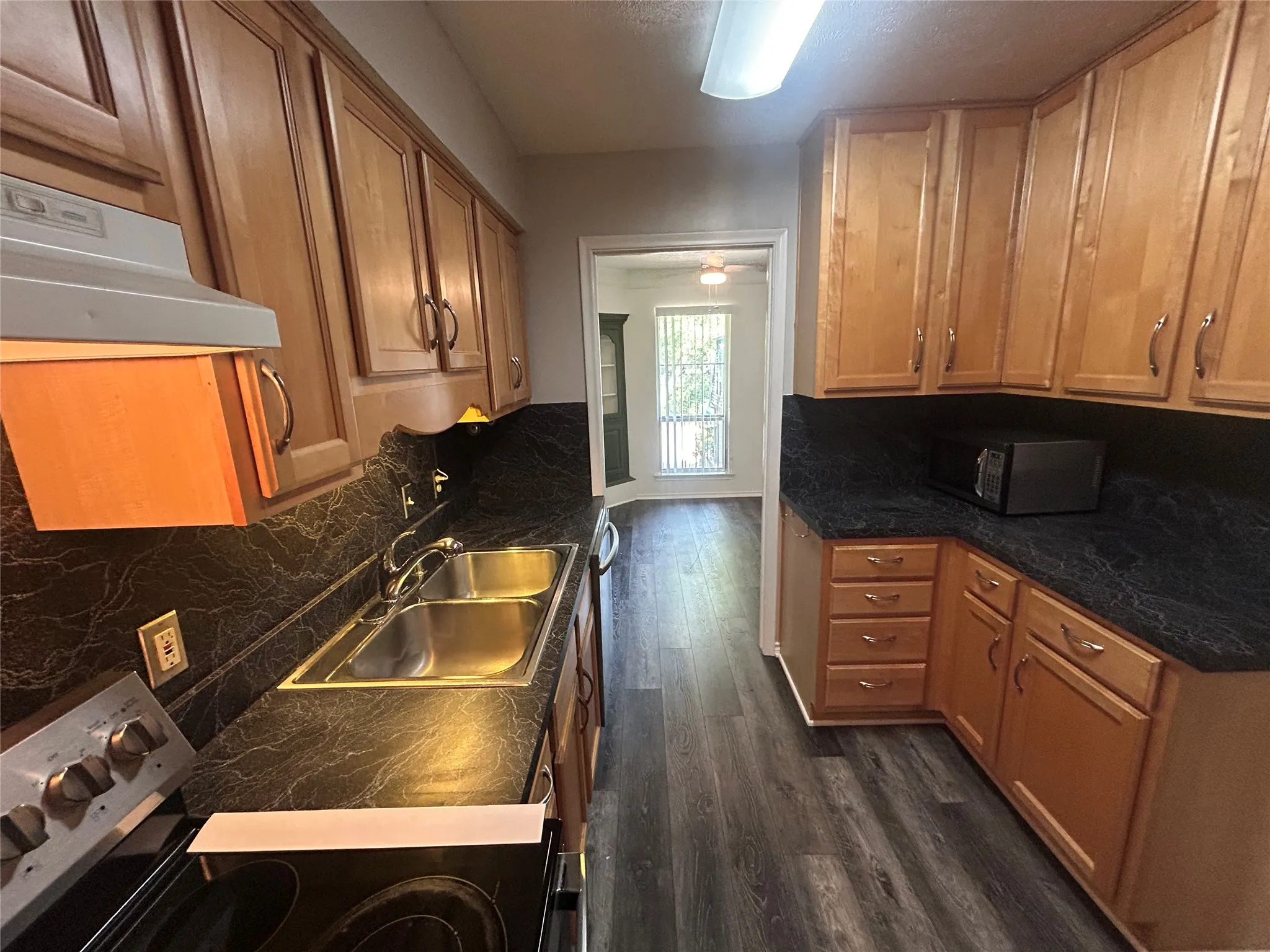 Condominium For Rent in Dallas County , 5014 Les Chateaux Drive 230, Dallas, Texas 75235, 2 Bedroom, 2 Bathroom, Garage spaces, 1,020 Sqft, built in 1963, mls#21348069, Real Estate Agent in Dallas, Homes For Rent in Dallas county, Homes For Rent in Dallas, Realtor in Dallas Texas, Real Estate Brokerage Independent Realty Texas, Luminita Cordes Realtor