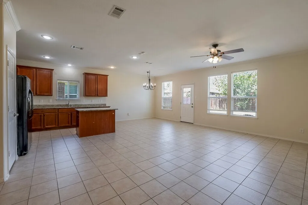 Single Family Residence For Sale in Tarrant County , 807 Bastrop Drive, Arlington, Texas 76002, 3 Bedroom, 2 Bathroom, 2 Garage spaces, 1,661 Sqft, built in 2012, mls#21358916, Real Estate Agent in Arlington, Homes For Sale in Tarrant county, Homes For Sale in Arlington, Realtor in Arlington Texas, Real Estate Brokerage Independent Realty Texas, Luminita Cordes Realtor