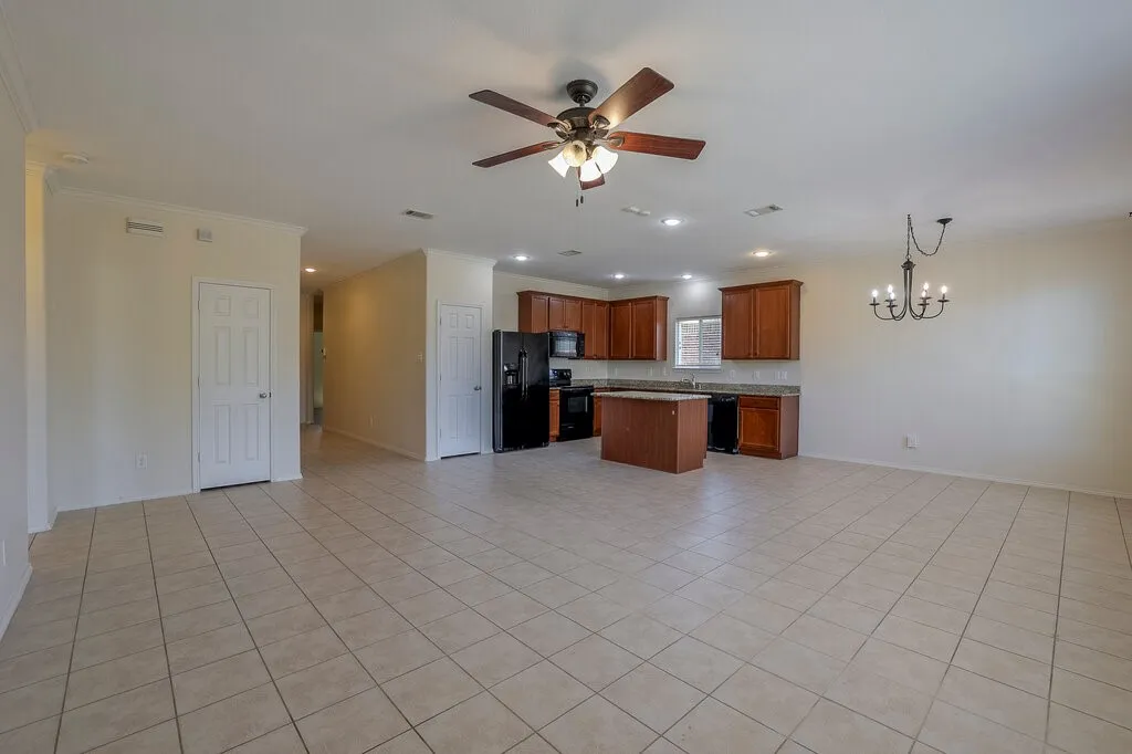 Single Family Residence For Sale in Tarrant County , 807 Bastrop Drive, Arlington, Texas 76002, 3 Bedroom, 2 Bathroom, 2 Garage spaces, 1,661 Sqft, built in 2012, mls#21358916, Real Estate Agent in Arlington, Homes For Sale in Tarrant county, Homes For Sale in Arlington, Realtor in Arlington Texas, Real Estate Brokerage Independent Realty Texas, Luminita Cordes Realtor