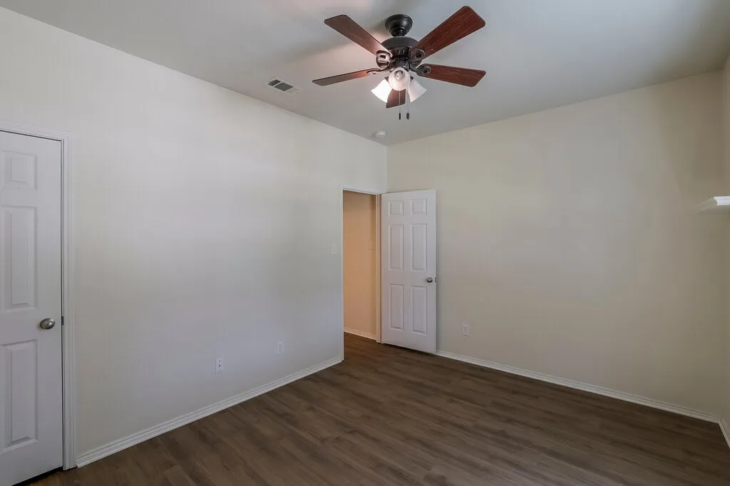 Single Family Residence For Sale in Tarrant County , 807 Bastrop Drive, Arlington, Texas 76002, 3 Bedroom, 2 Bathroom, 2 Garage spaces, 1,661 Sqft, built in 2012, mls#21358916, Real Estate Agent in Arlington, Homes For Sale in Tarrant county, Homes For Sale in Arlington, Realtor in Arlington Texas, Real Estate Brokerage Independent Realty Texas, Luminita Cordes Realtor