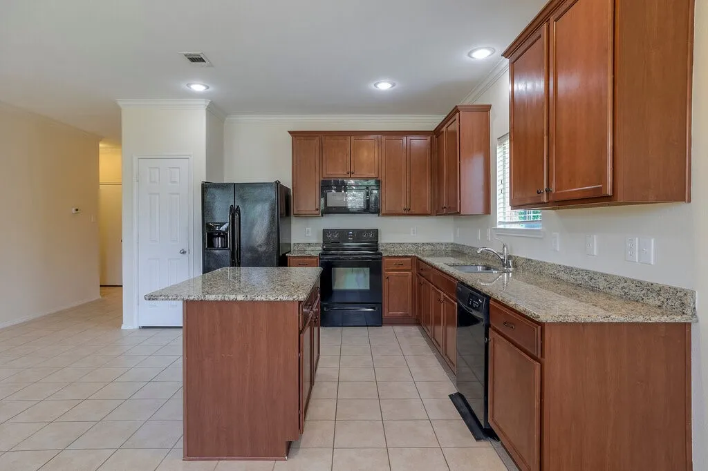 Single Family Residence For Sale in Tarrant County , 807 Bastrop Drive, Arlington, Texas 76002, 3 Bedroom, 2 Bathroom, 2 Garage spaces, 1,661 Sqft, built in 2012, mls#21358916, Real Estate Agent in Arlington, Homes For Sale in Tarrant county, Homes For Sale in Arlington, Realtor in Arlington Texas, Real Estate Brokerage Independent Realty Texas, Luminita Cordes Realtor