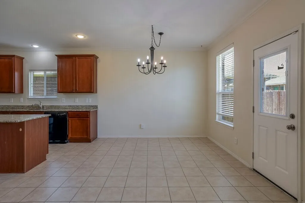 Single Family Residence For Sale in Tarrant County , 807 Bastrop Drive, Arlington, Texas 76002, 3 Bedroom, 2 Bathroom, 2 Garage spaces, 1,661 Sqft, built in 2012, mls#21358916, Real Estate Agent in Arlington, Homes For Sale in Tarrant county, Homes For Sale in Arlington, Realtor in Arlington Texas, Real Estate Brokerage Independent Realty Texas, Luminita Cordes Realtor