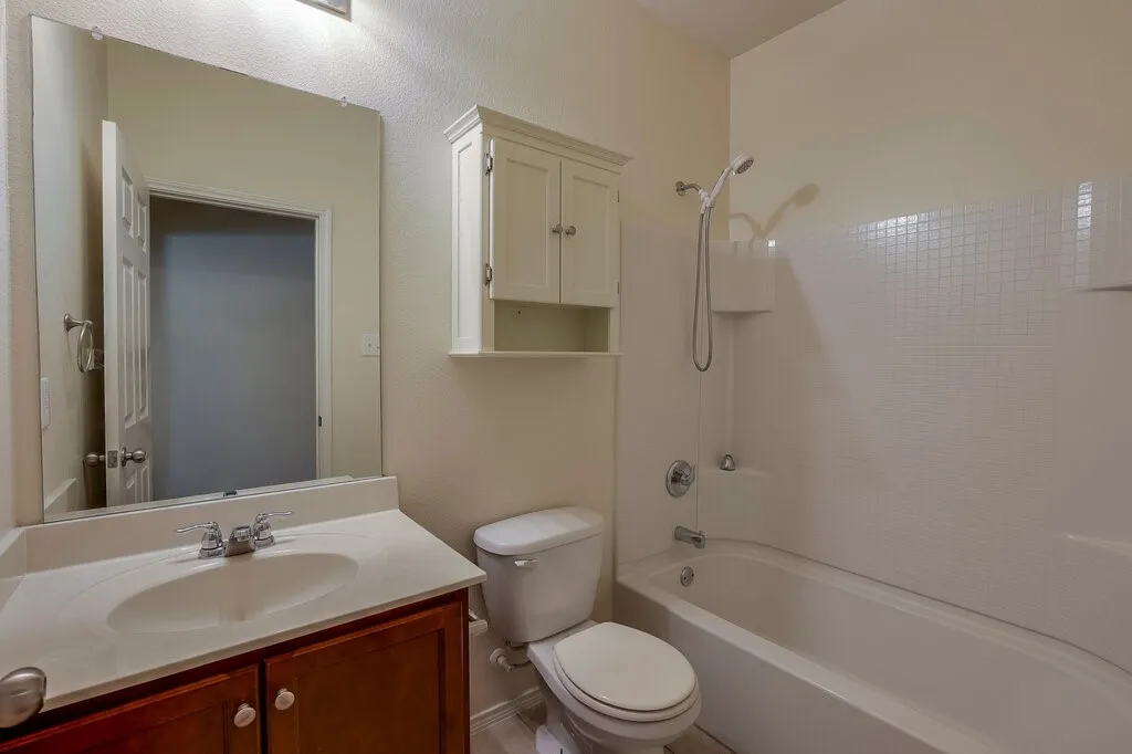 Single Family Residence For Sale in Tarrant County , 807 Bastrop Drive, Arlington, Texas 76002, 3 Bedroom, 2 Bathroom, 2 Garage spaces, 1,661 Sqft, built in 2012, mls#21358916, Real Estate Agent in Arlington, Homes For Sale in Tarrant county, Homes For Sale in Arlington, Realtor in Arlington Texas, Real Estate Brokerage Independent Realty Texas, Luminita Cordes Realtor