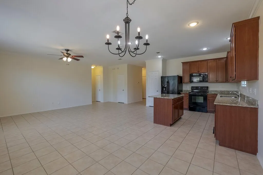 Single Family Residence For Sale in Tarrant County , 807 Bastrop Drive, Arlington, Texas 76002, 3 Bedroom, 2 Bathroom, 2 Garage spaces, 1,661 Sqft, built in 2012, mls#21358916, Real Estate Agent in Arlington, Homes For Sale in Tarrant county, Homes For Sale in Arlington, Realtor in Arlington Texas, Real Estate Brokerage Independent Realty Texas, Luminita Cordes Realtor