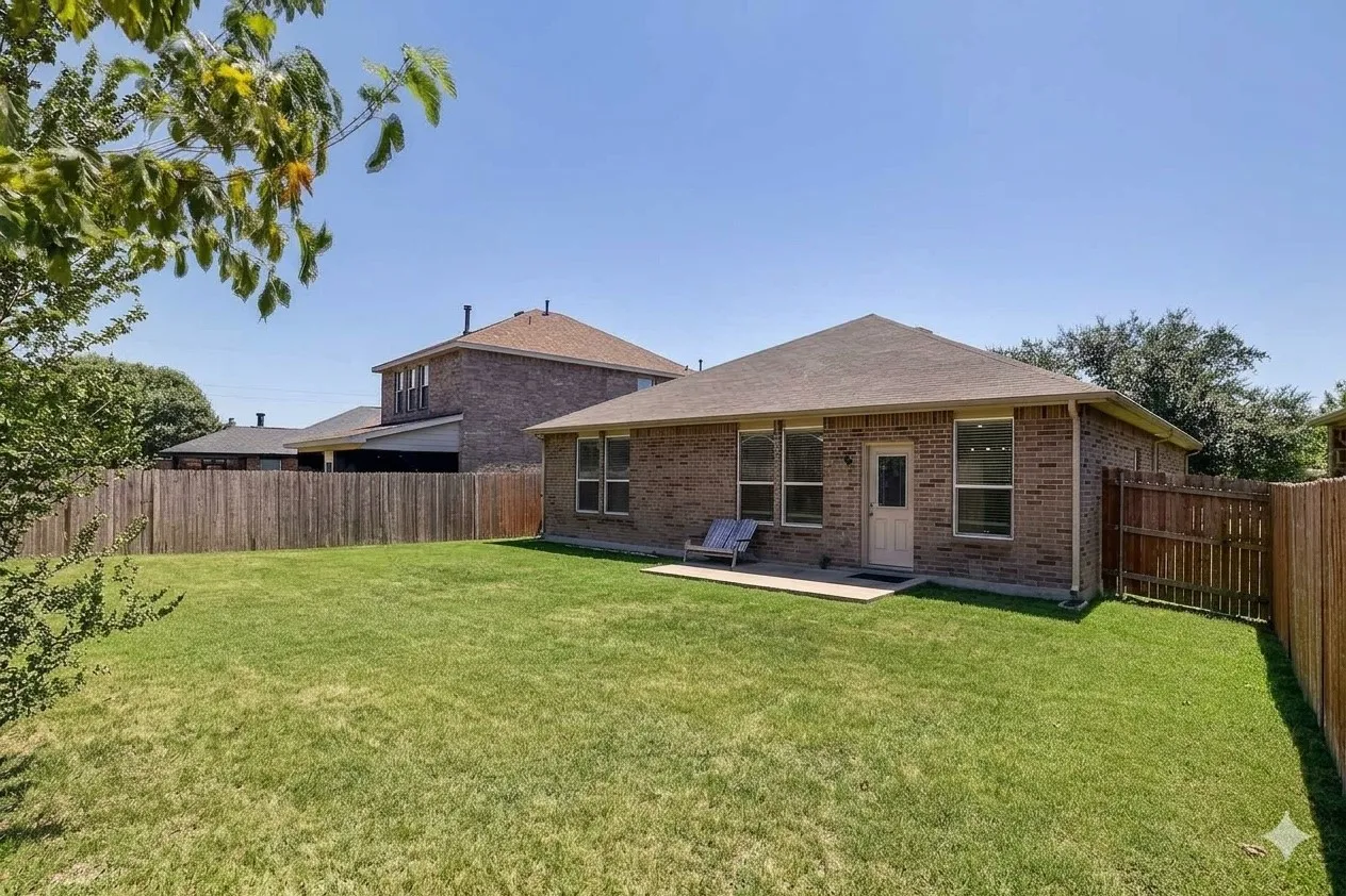 Single Family Residence For Sale in Tarrant County , 807 Bastrop Drive, Arlington, Texas 76002, 3 Bedroom, 2 Bathroom, 2 Garage spaces, 1,661 Sqft, built in 2012, mls#21358916, Real Estate Agent in Arlington, Homes For Sale in Tarrant county, Homes For Sale in Arlington, Realtor in Arlington Texas, Real Estate Brokerage Independent Realty Texas, Luminita Cordes Realtor