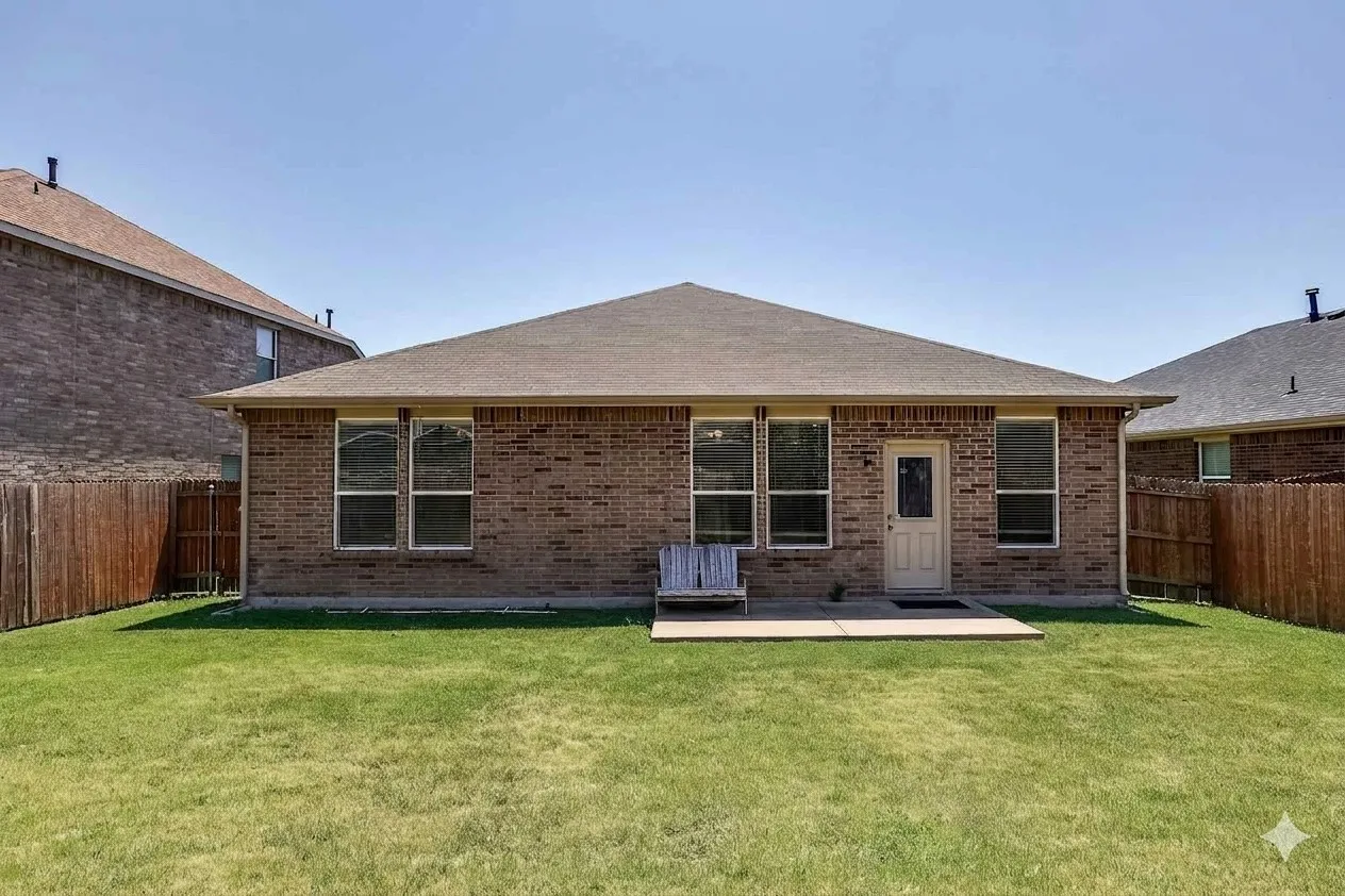 Single Family Residence For Sale in Tarrant County , 807 Bastrop Drive, Arlington, Texas 76002, 3 Bedroom, 2 Bathroom, 2 Garage spaces, 1,661 Sqft, built in 2012, mls#21358916, Real Estate Agent in Arlington, Homes For Sale in Tarrant county, Homes For Sale in Arlington, Realtor in Arlington Texas, Real Estate Brokerage Independent Realty Texas, Luminita Cordes Realtor