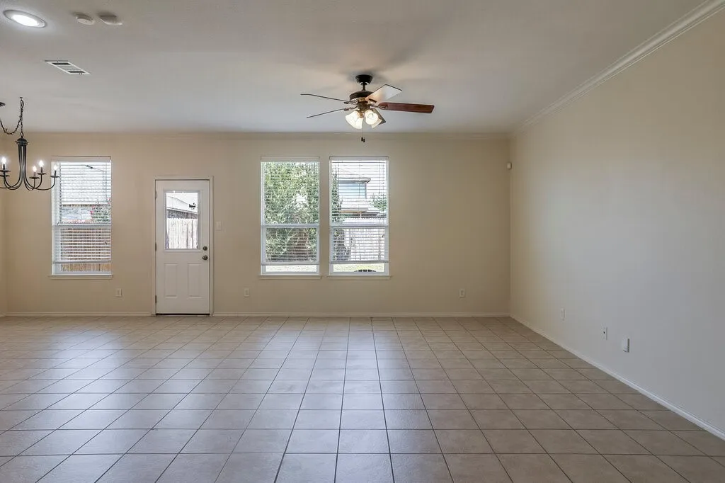 Single Family Residence For Sale in Tarrant County , 807 Bastrop Drive, Arlington, Texas 76002, 3 Bedroom, 2 Bathroom, 2 Garage spaces, 1,661 Sqft, built in 2012, mls#21358916, Real Estate Agent in Arlington, Homes For Sale in Tarrant county, Homes For Sale in Arlington, Realtor in Arlington Texas, Real Estate Brokerage Independent Realty Texas, Luminita Cordes Realtor